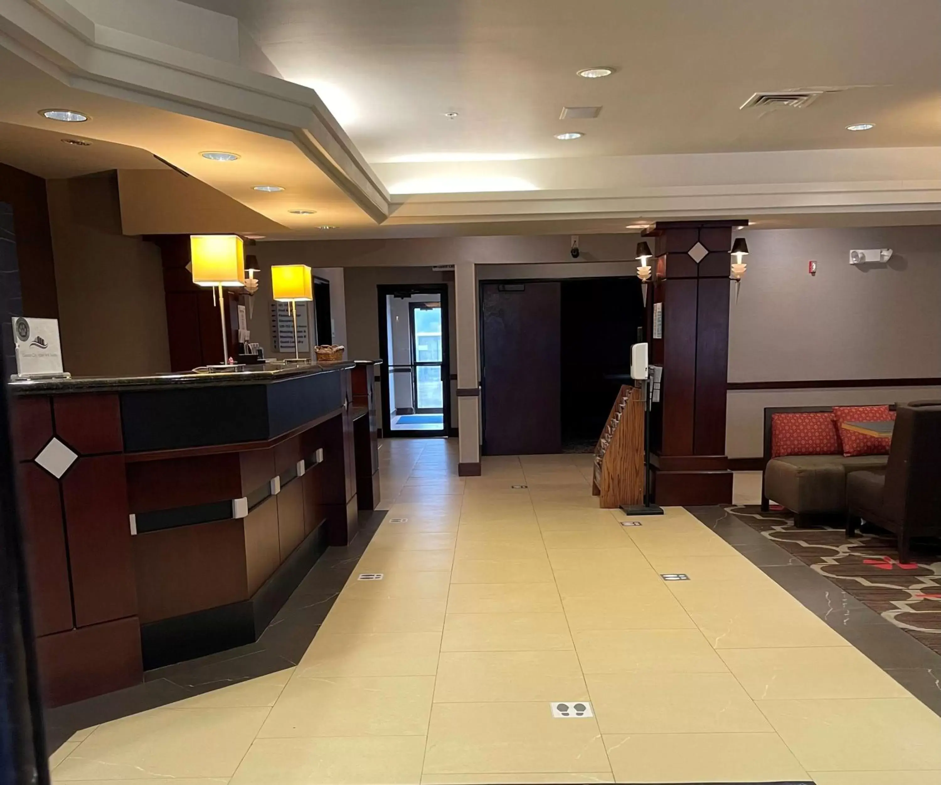 Lobby or reception, Lobby/Reception in Country Inn & Suites by Radisson, Garden City, KS