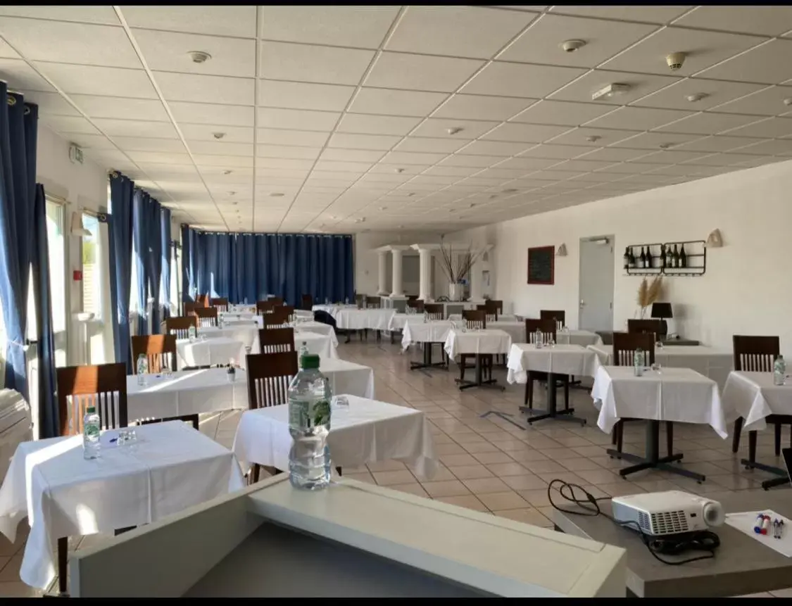 Meeting/conference room, Restaurant/Places to Eat in Cit Hotel LA PYRAMIDE