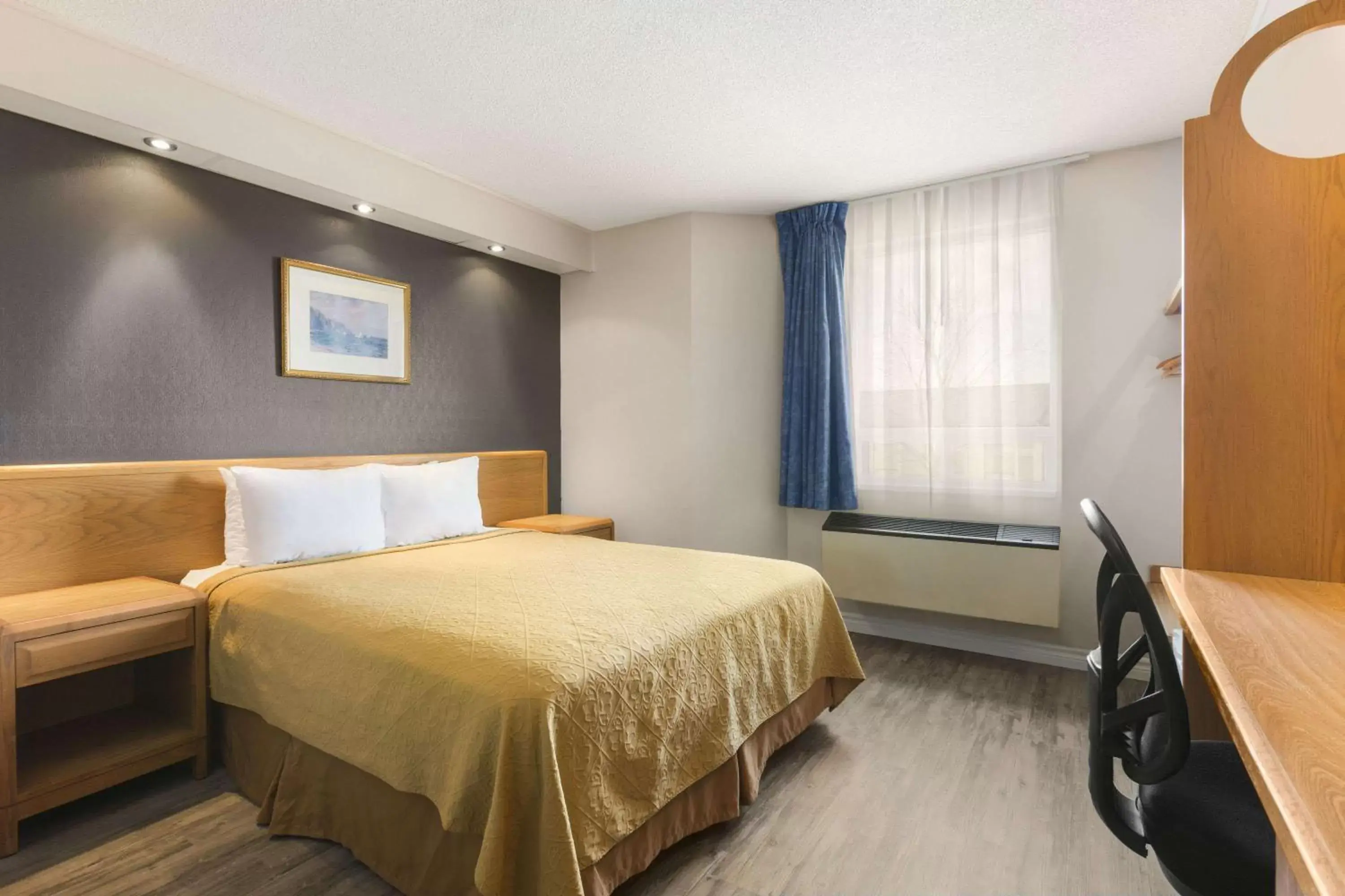 Photo of the whole room, Bed in Travelodge by Wyndham Brockville