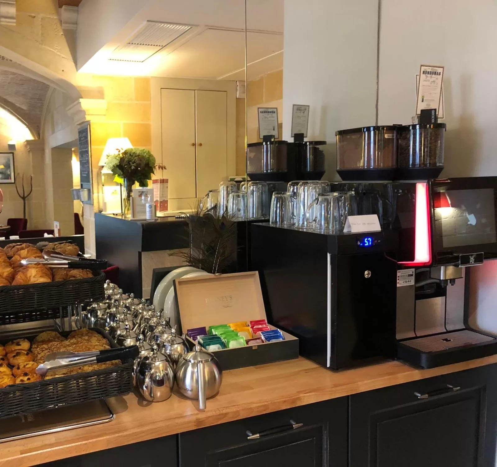 Breakfast in Villa Augeval Hôtel de charme & Spa