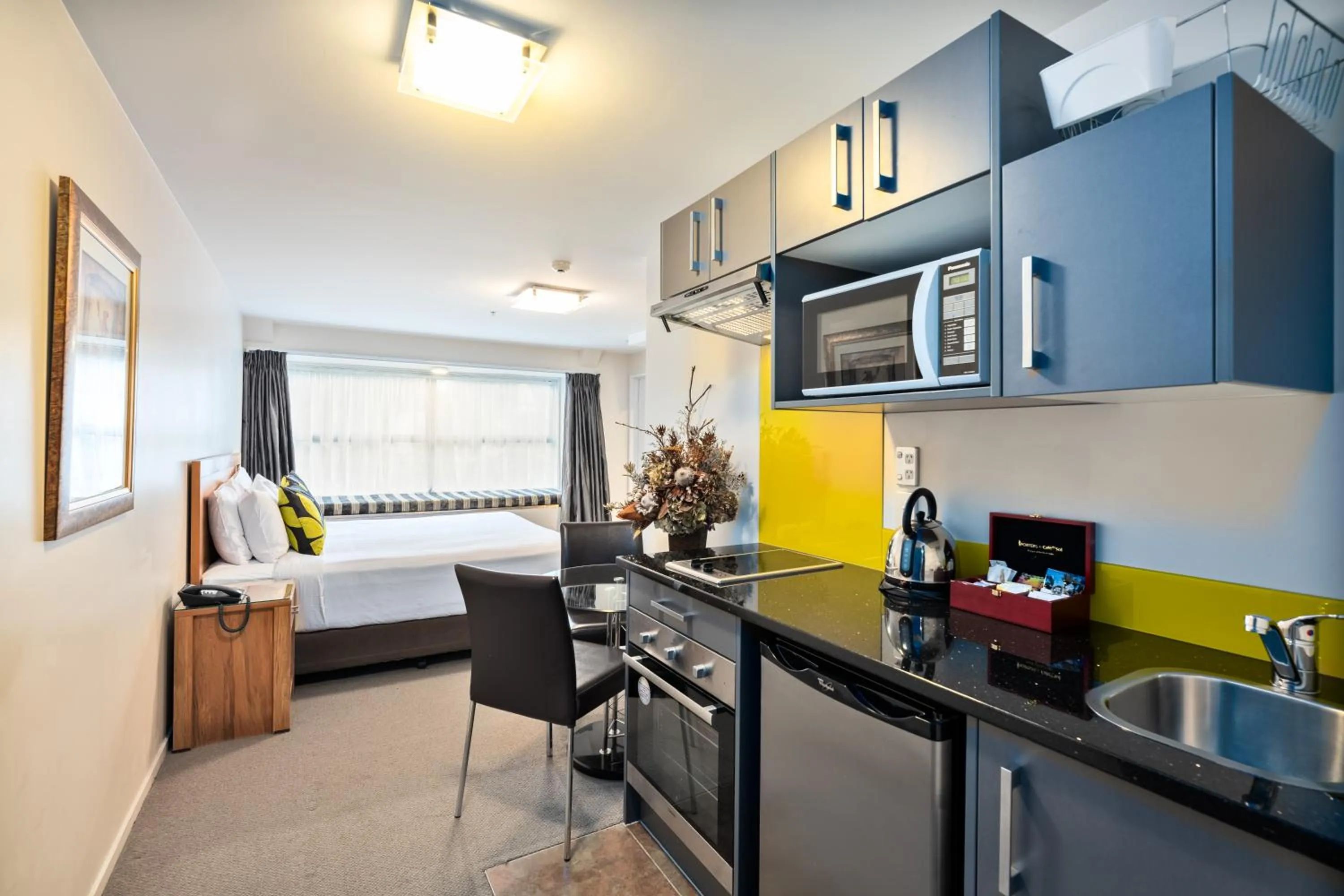 Kitchen or kitchenette in Alexander Inn