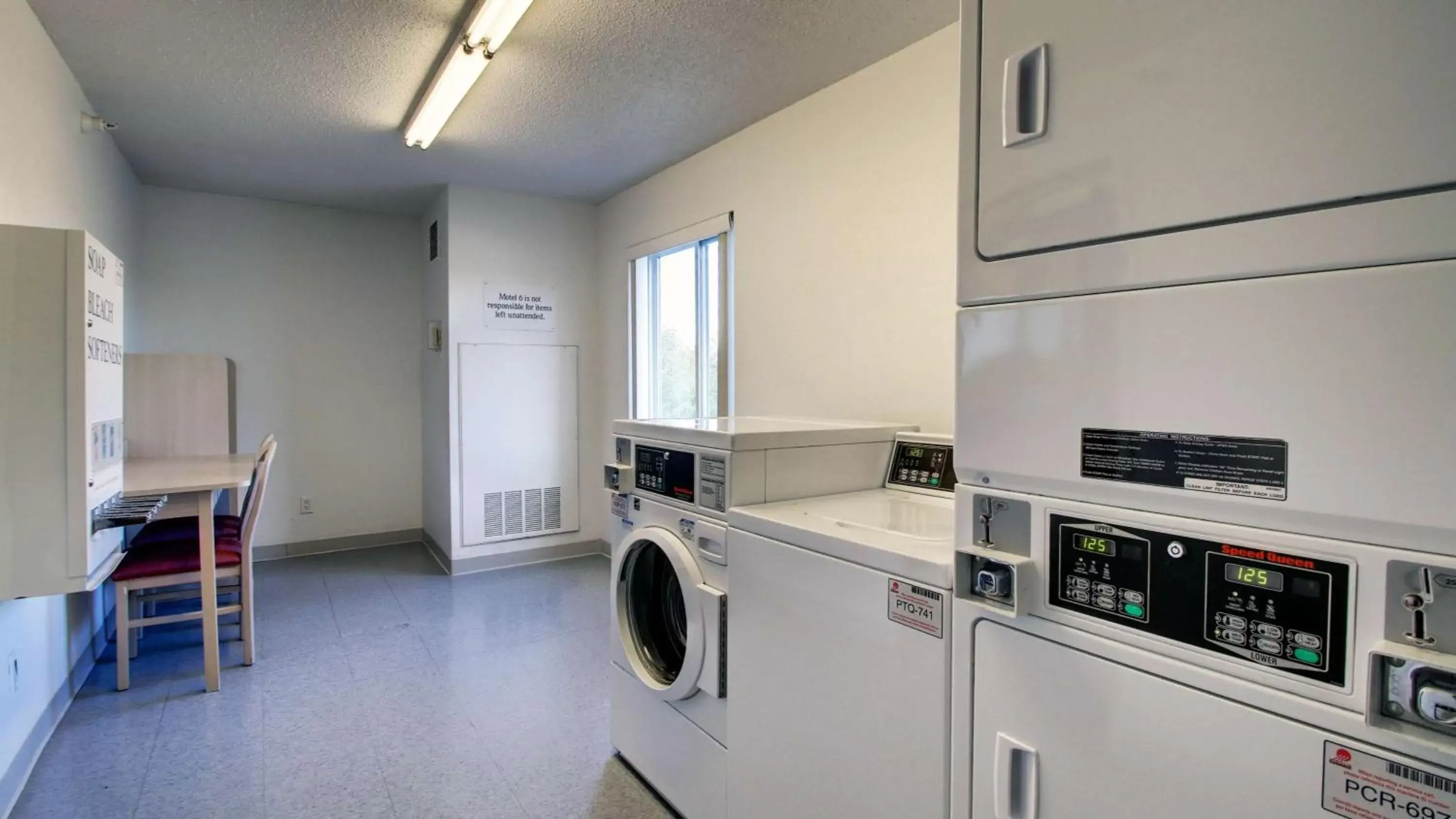 laundry, Kitchen/Kitchenette in Motel 6-Springfield, IL