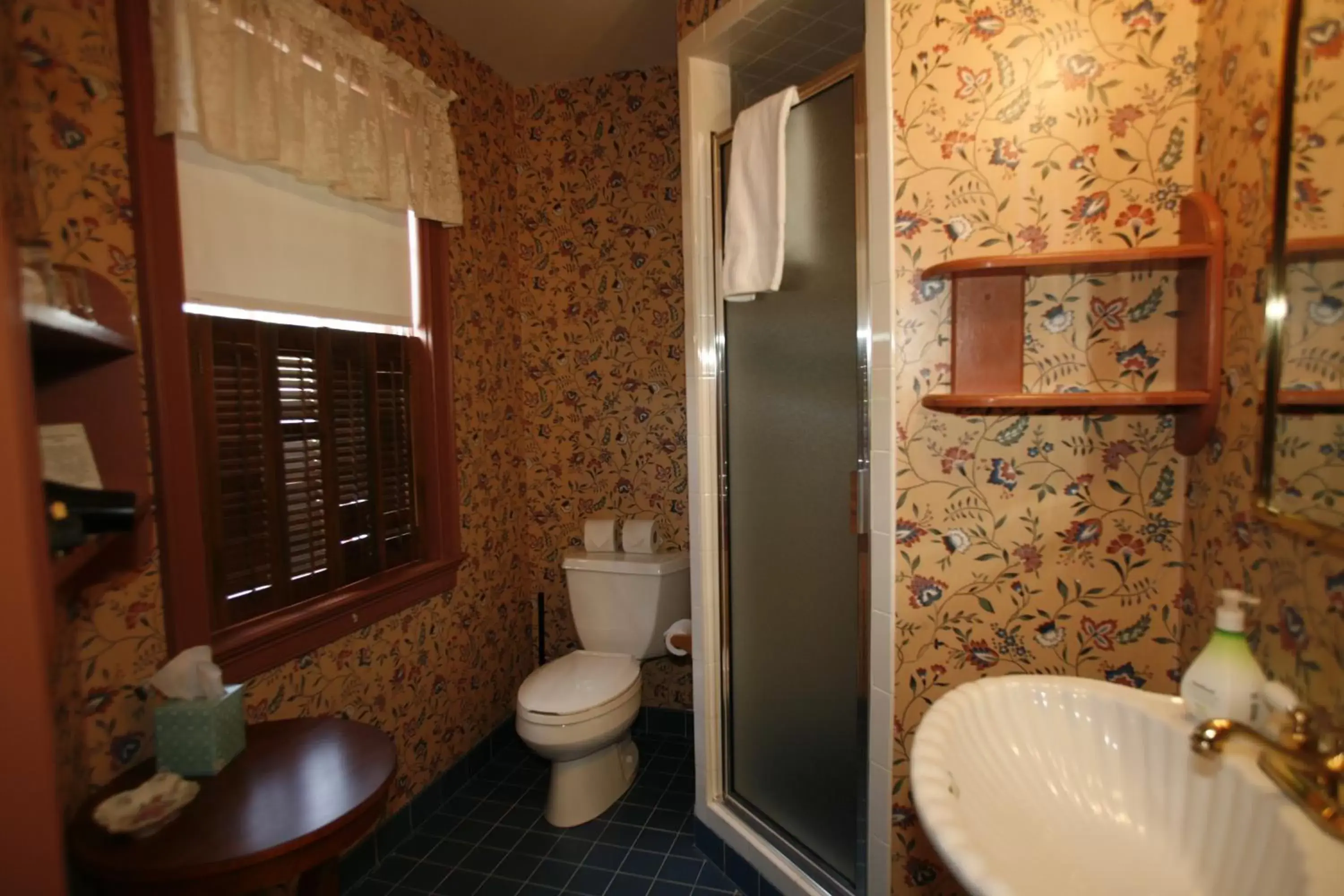 Bathroom in Parsonage Inn Bed and Breakfast