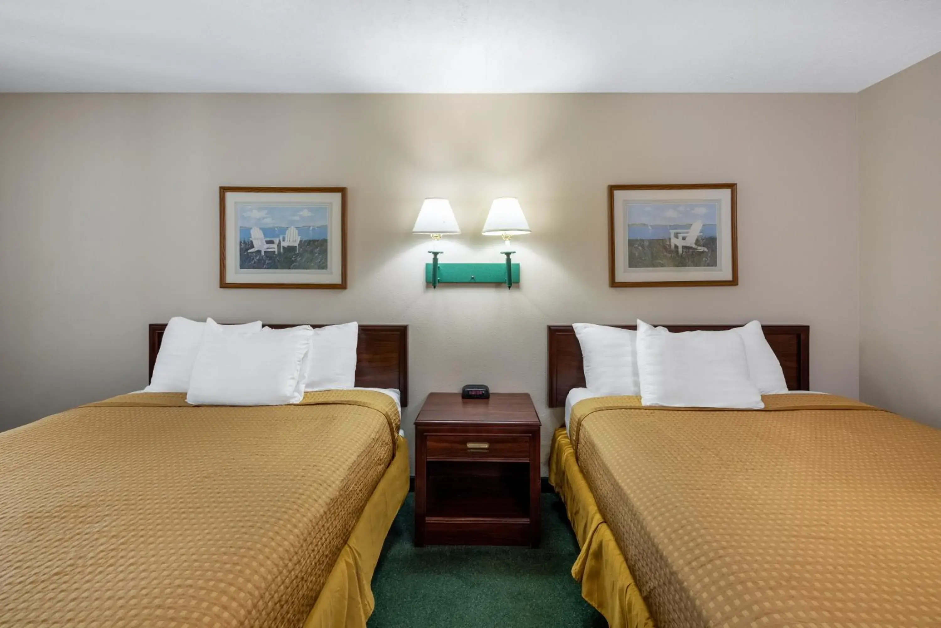 Bed in Travelodge by Wyndham Spirit Lake/Okoboji