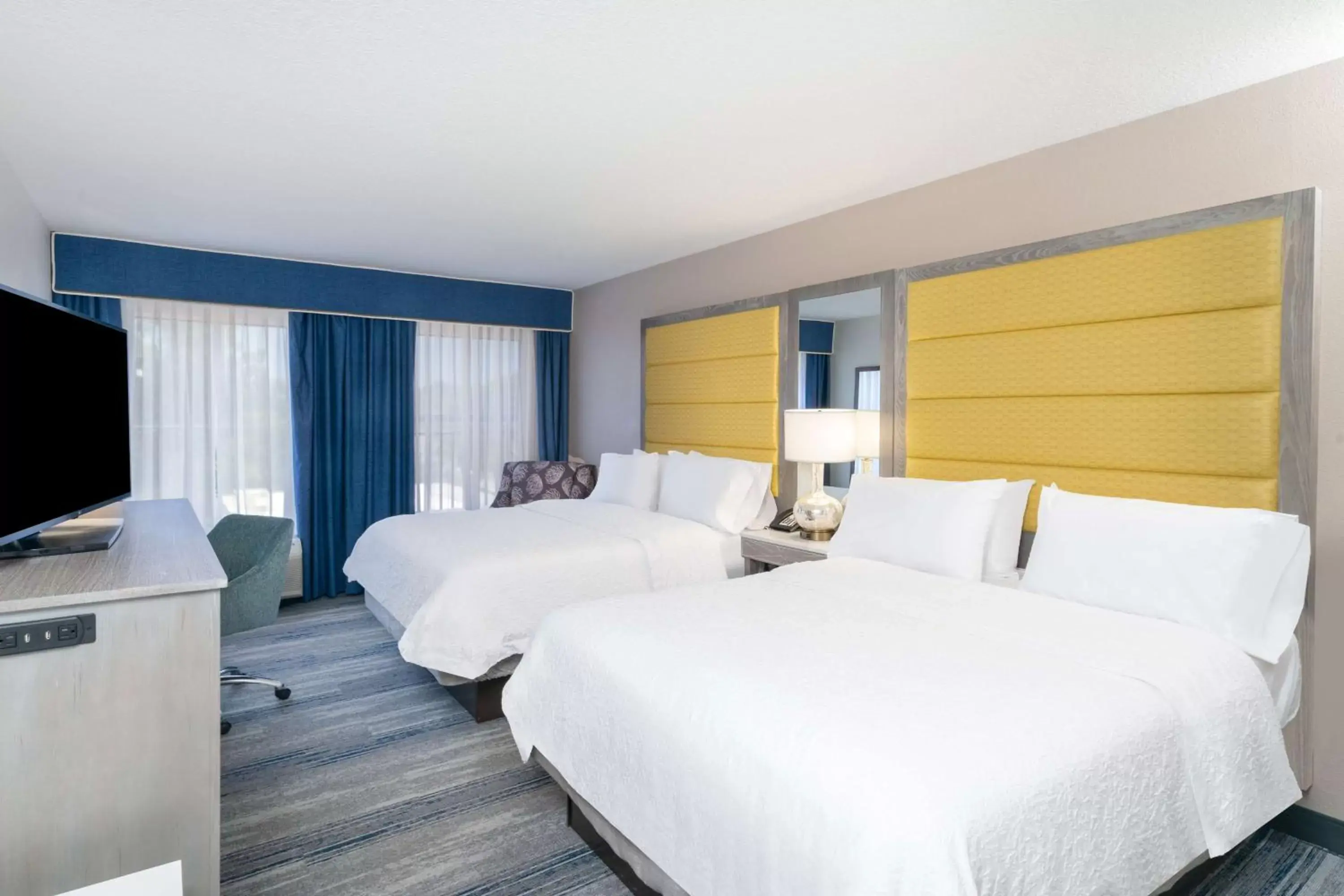 Bed in Hampton Inn & Suites Amelia Island