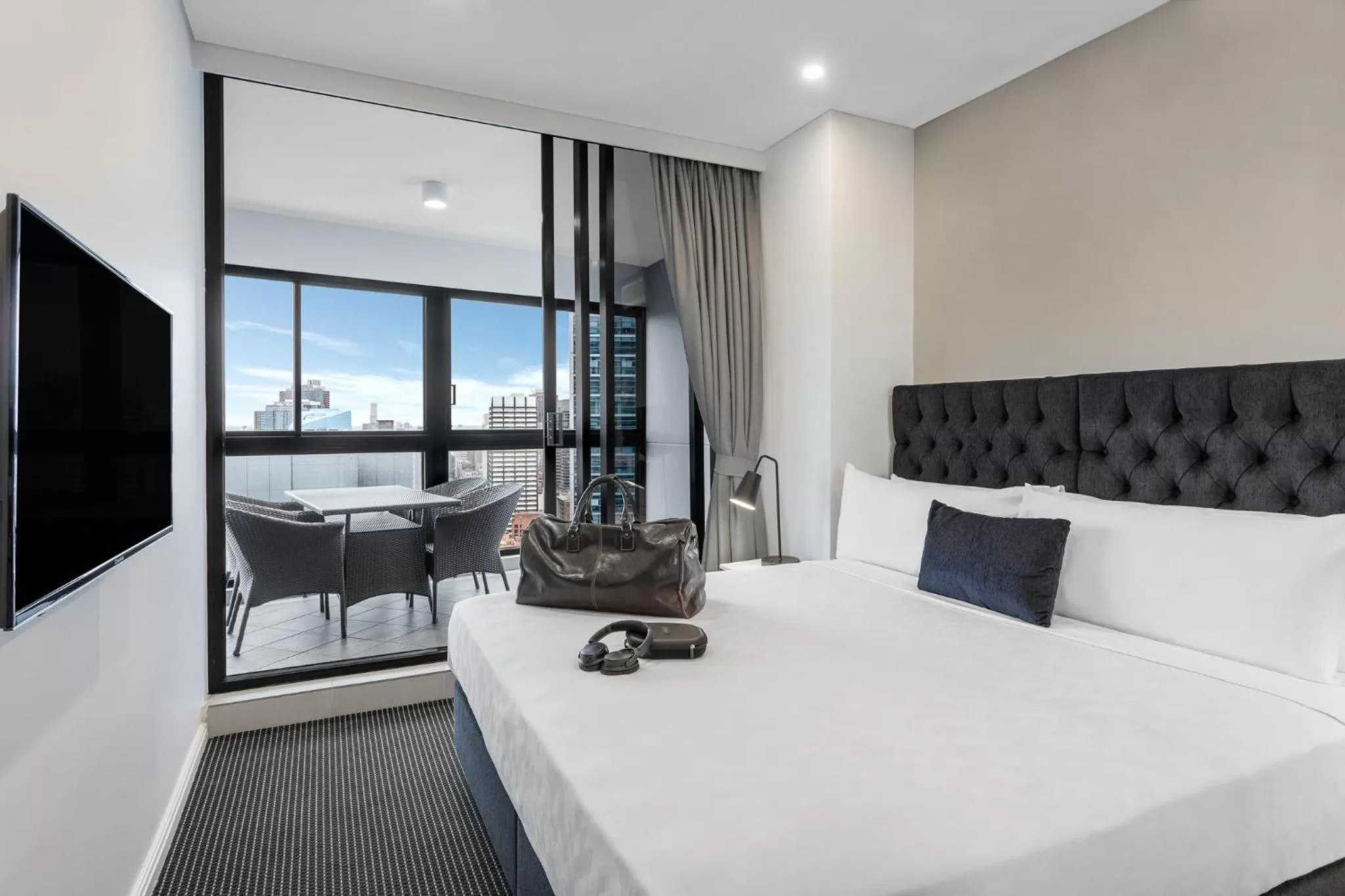 Bed in Meriton Suites Kent Street, Sydney