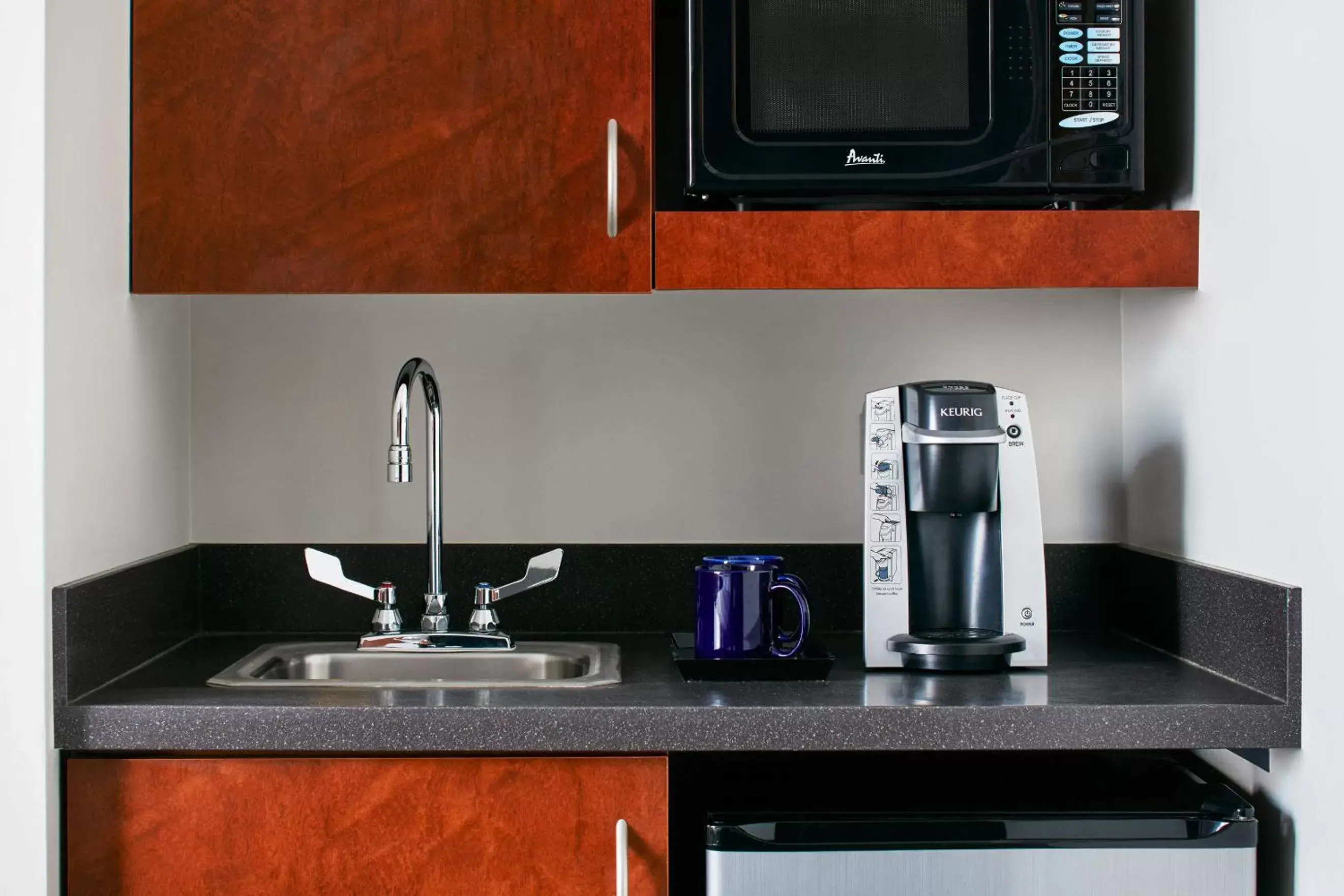 Kitchen or kitchenette, Kitchen/Kitchenette in Club Quarters Hotel Embarcadero, San Francisco