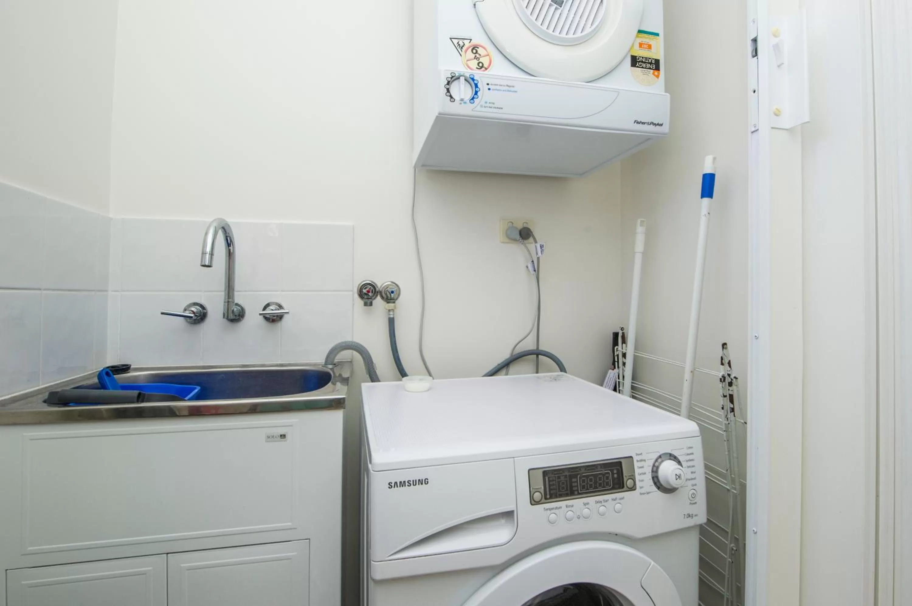 Beachside Magnetic Harbour Apartments