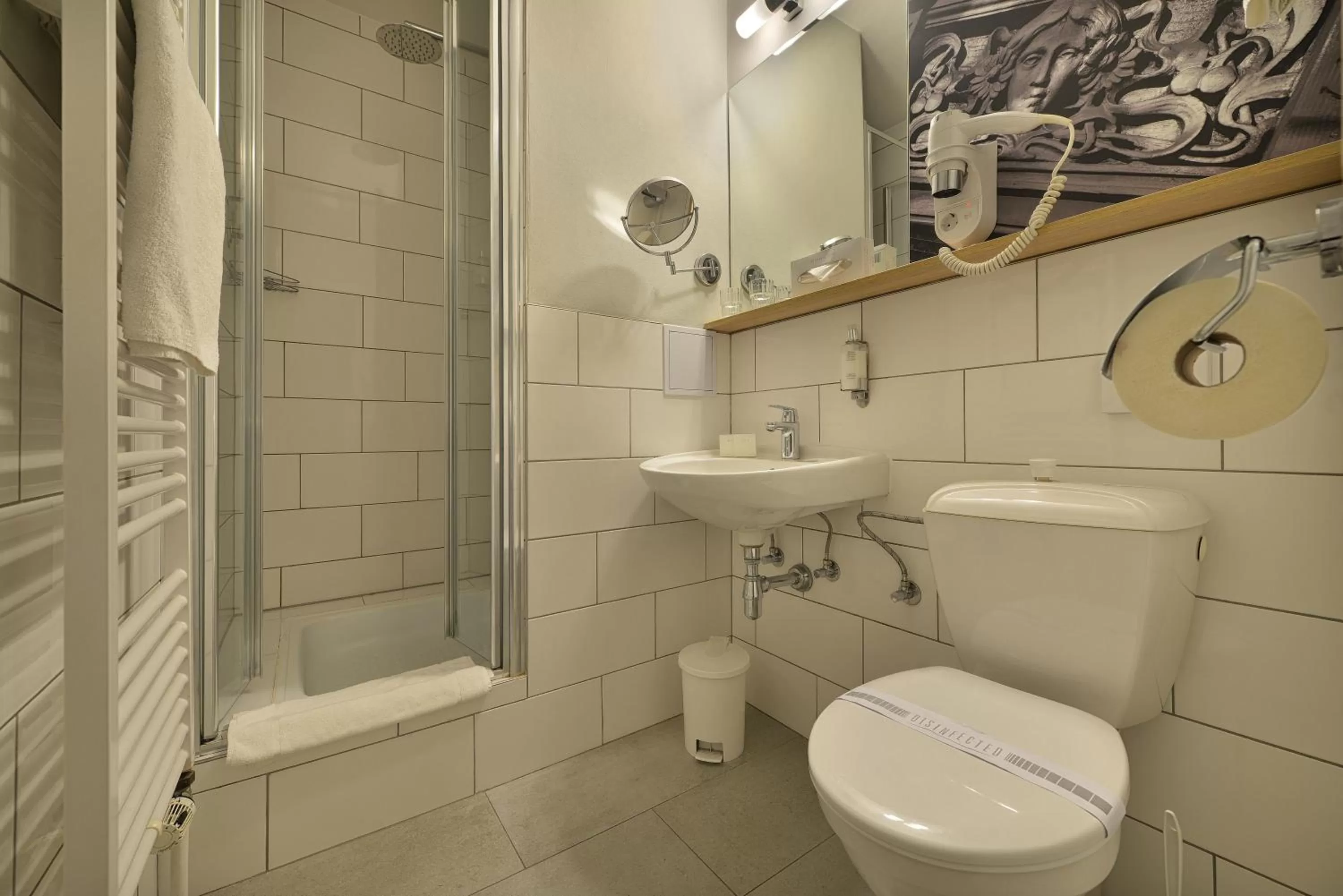 Shower in Three Crowns Hotel