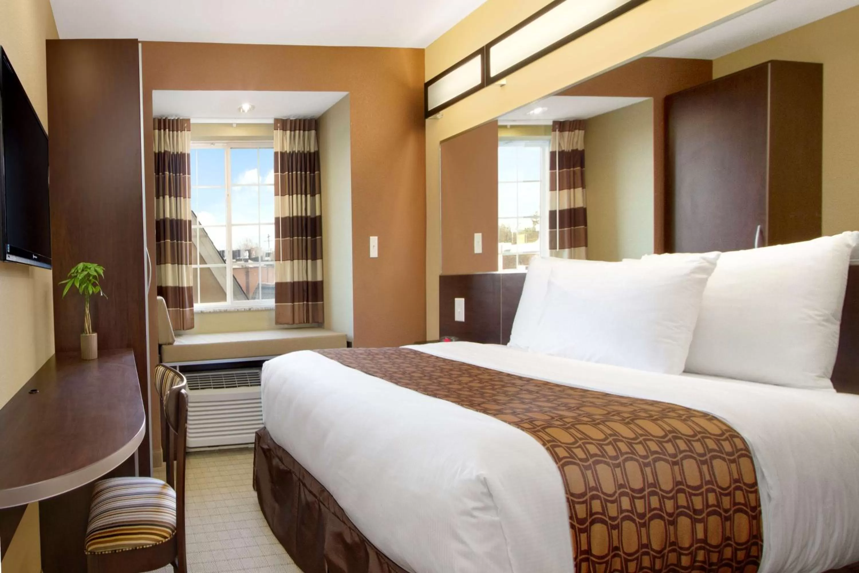 Photo of the whole room, Bed in Microtel Inn & Suites by Wyndham