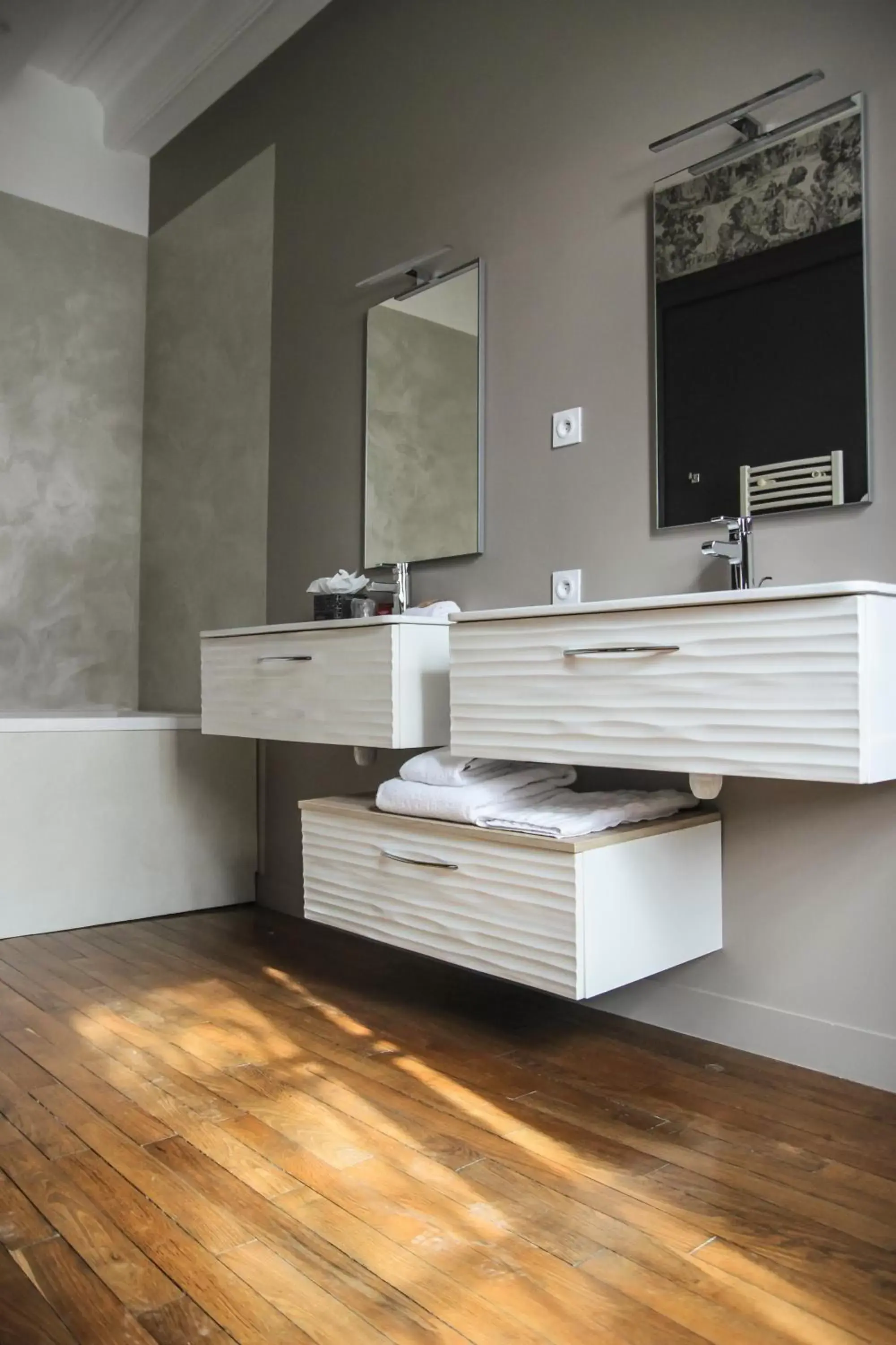 Bathroom in Hotel Le Petit Perier