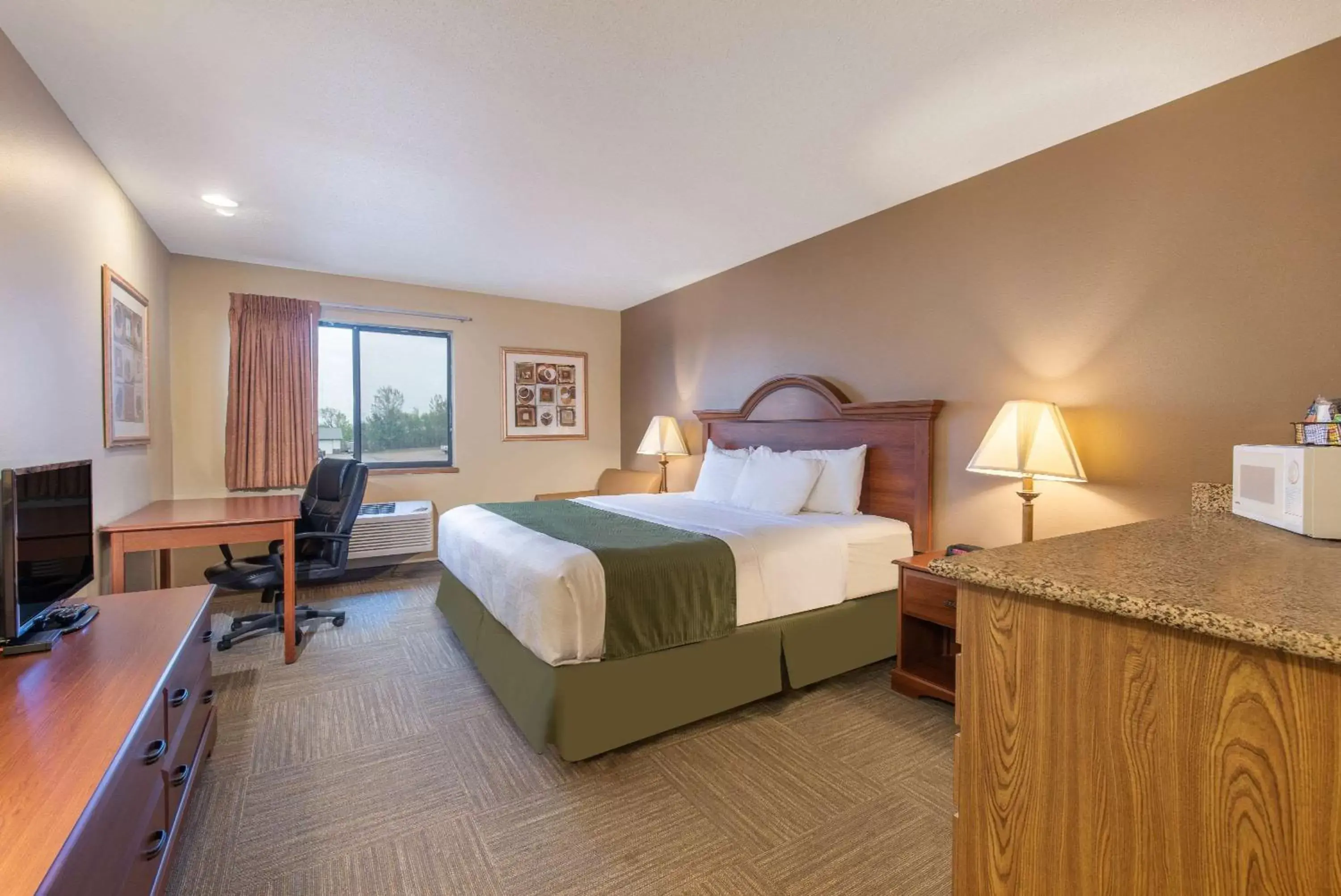 Photo of the whole room, Bed in Days Inn by Wyndham Mitchell SD