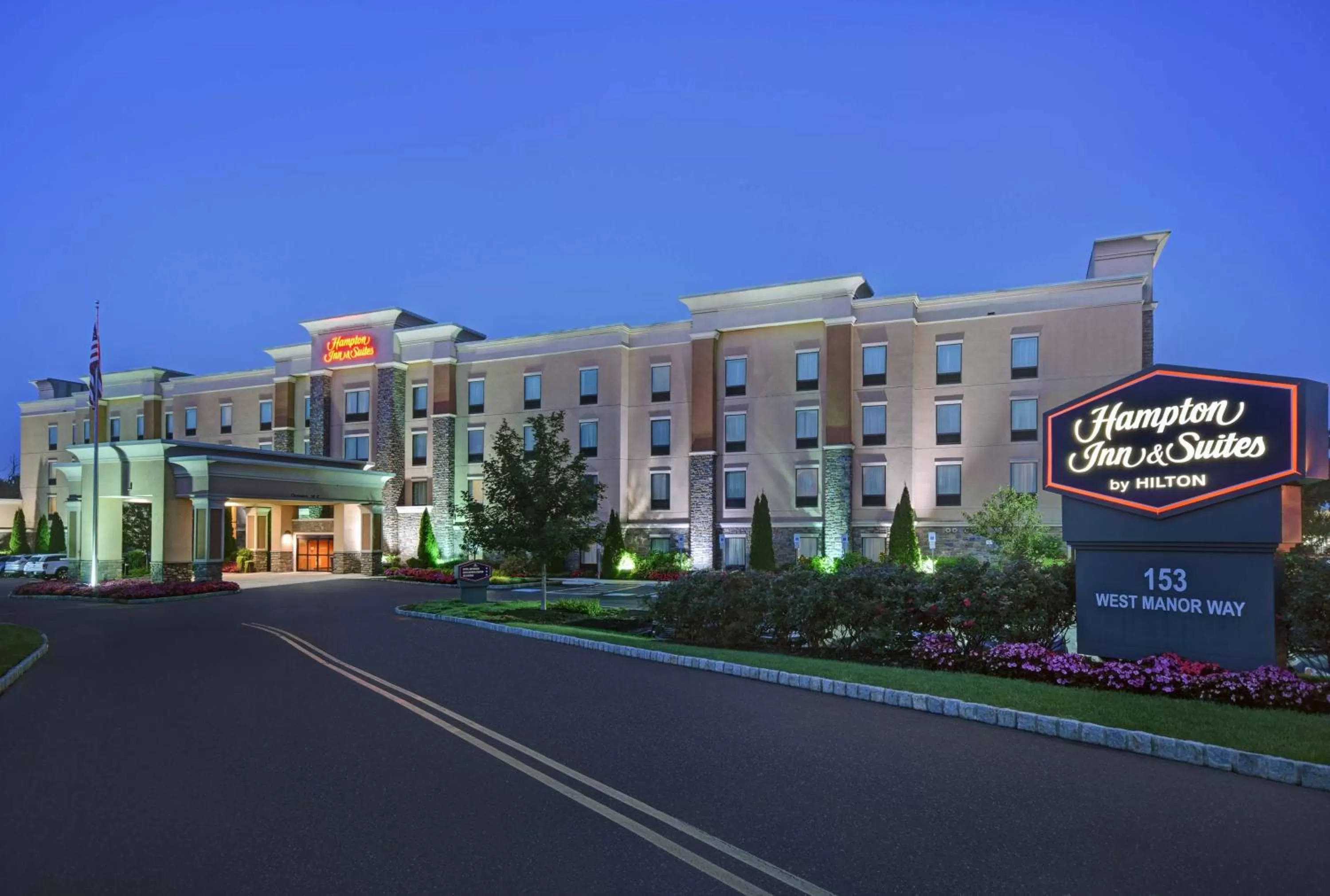 Property building in Hampton Inn and Suites Robbinsville