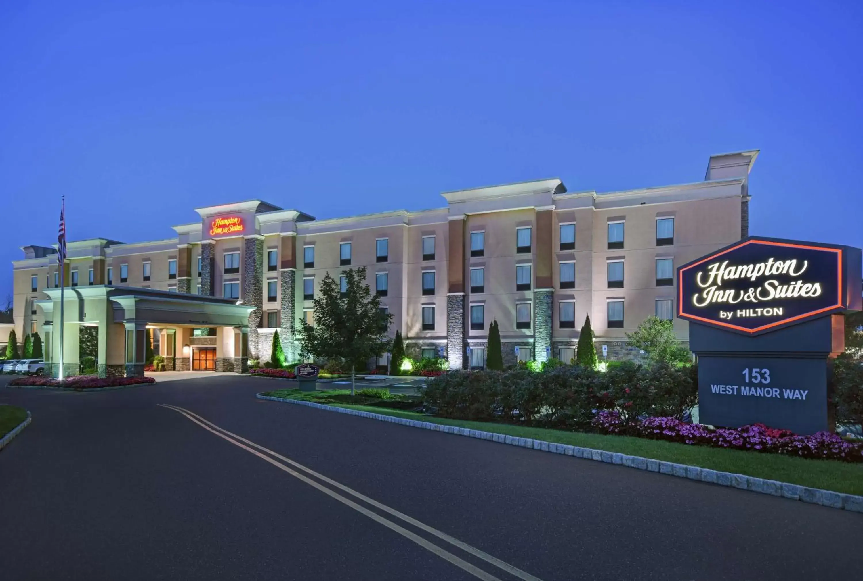 Property Building in Hampton Inn and Suites Robbinsville