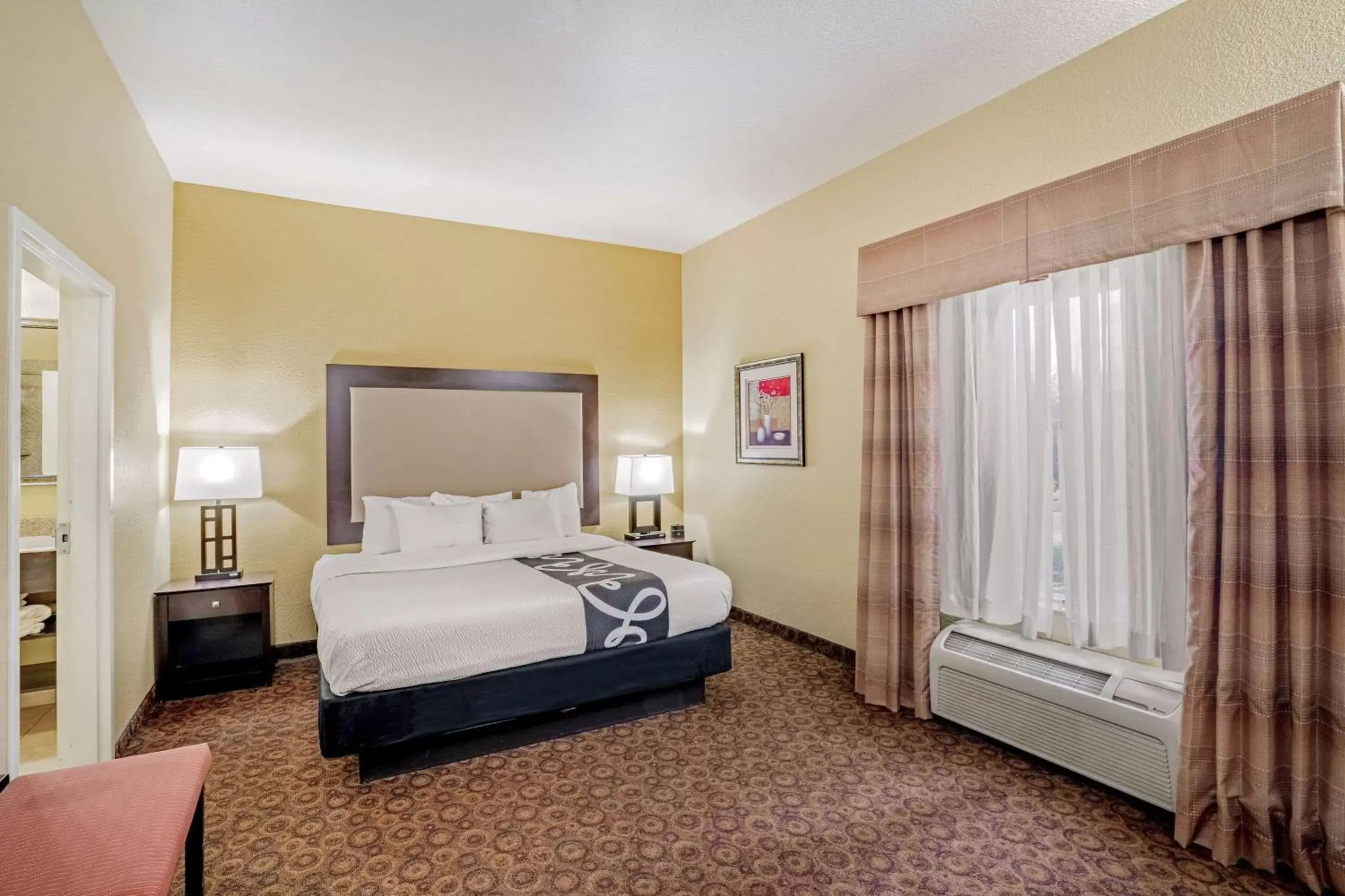 Photo of the whole room, Bed in La Quinta by Wyndham Vicksburg