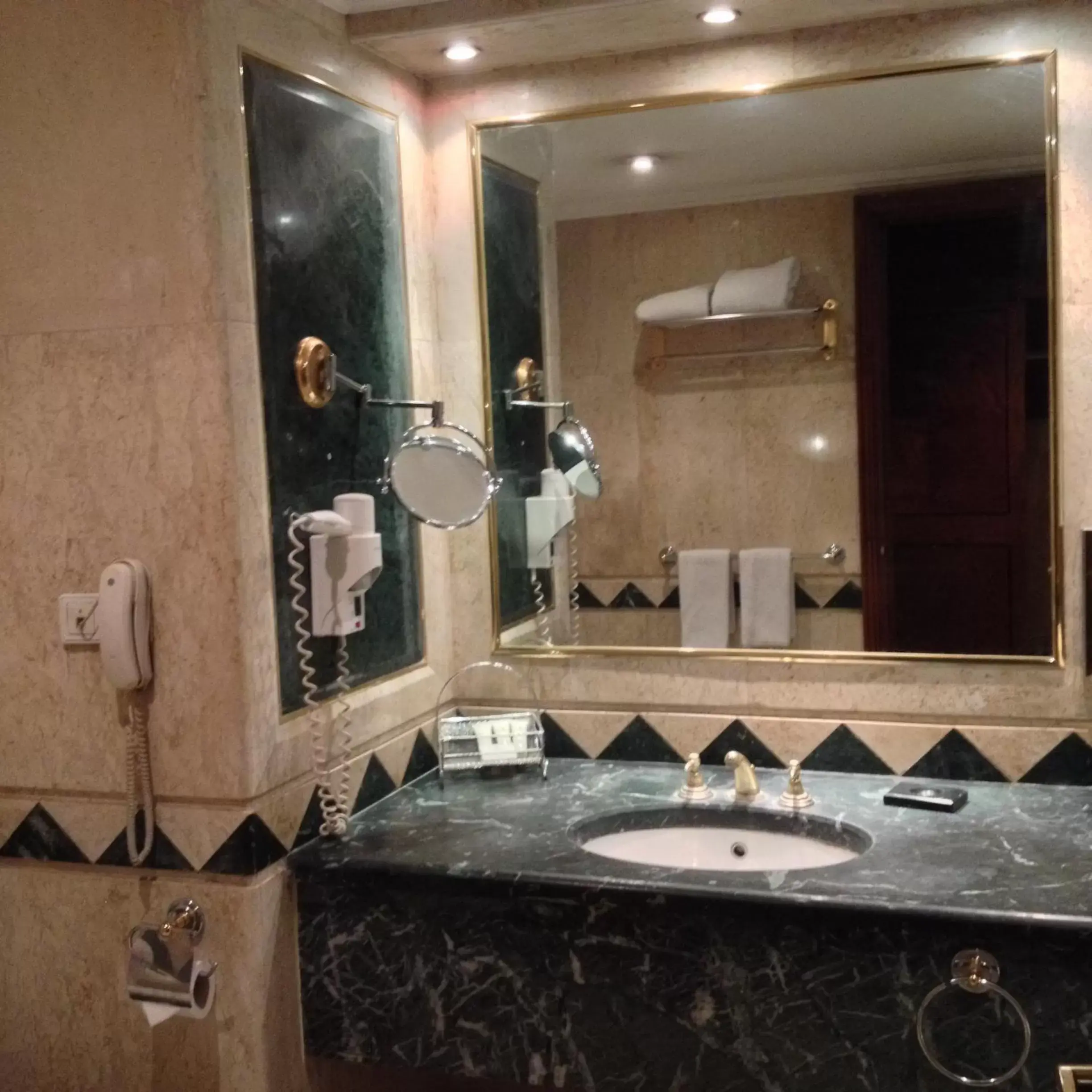 Bathroom in Amarante Pyramids Hotel