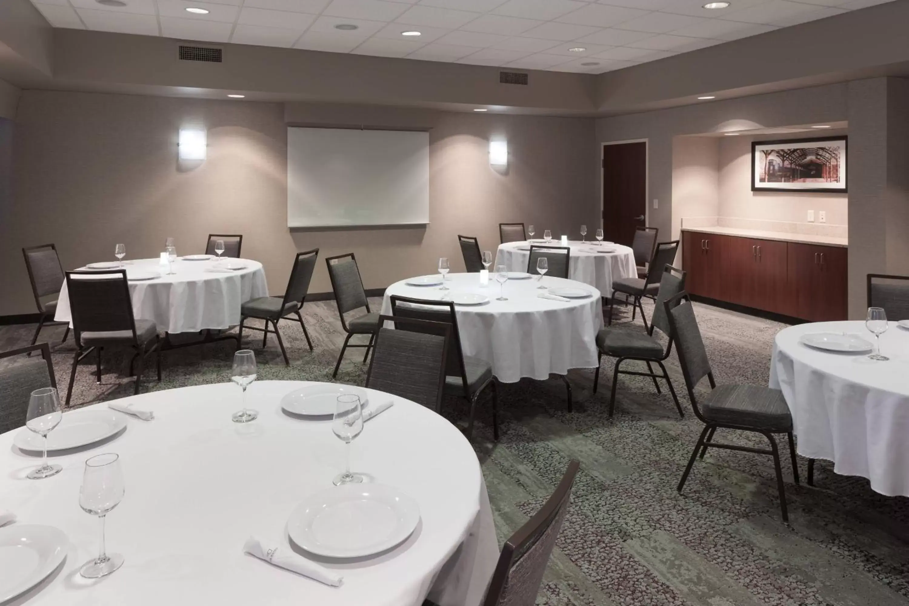 Meeting/conference room, Restaurant/Places to Eat in Courtyard Hattiesburg