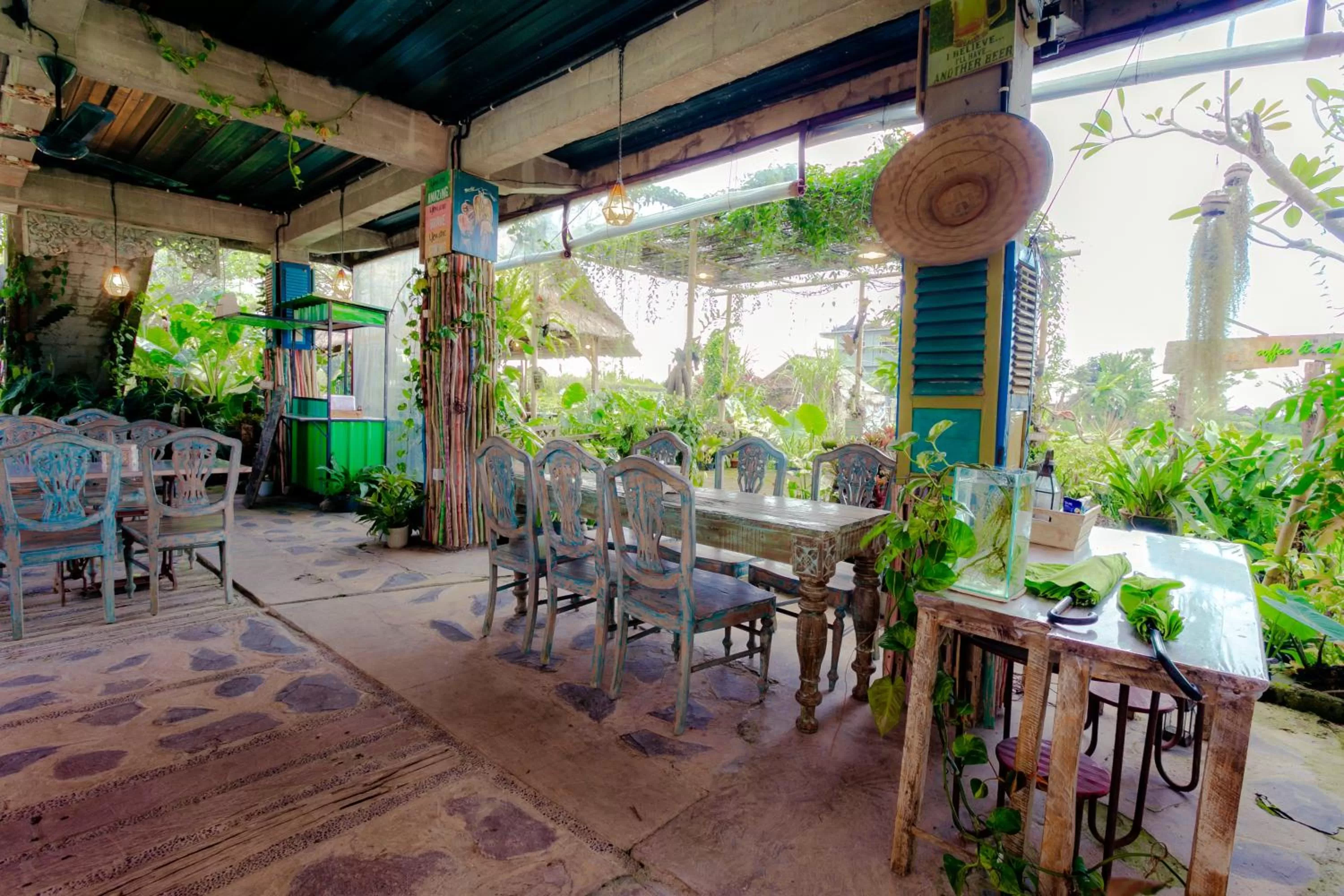 Restaurant/places to eat in Nauna Villa Ubud