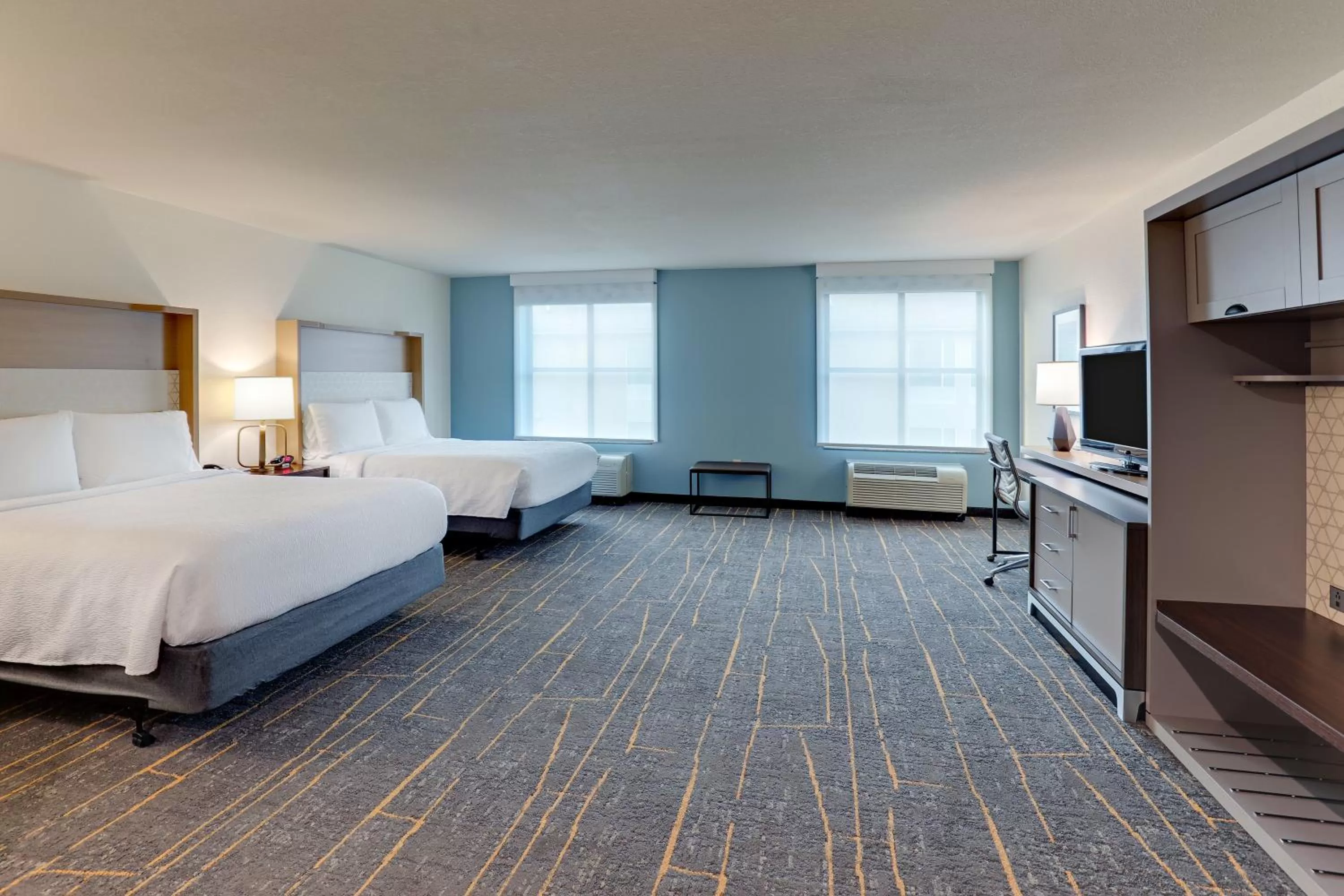 Bed in Holiday Inn Mobile Airport by IHG