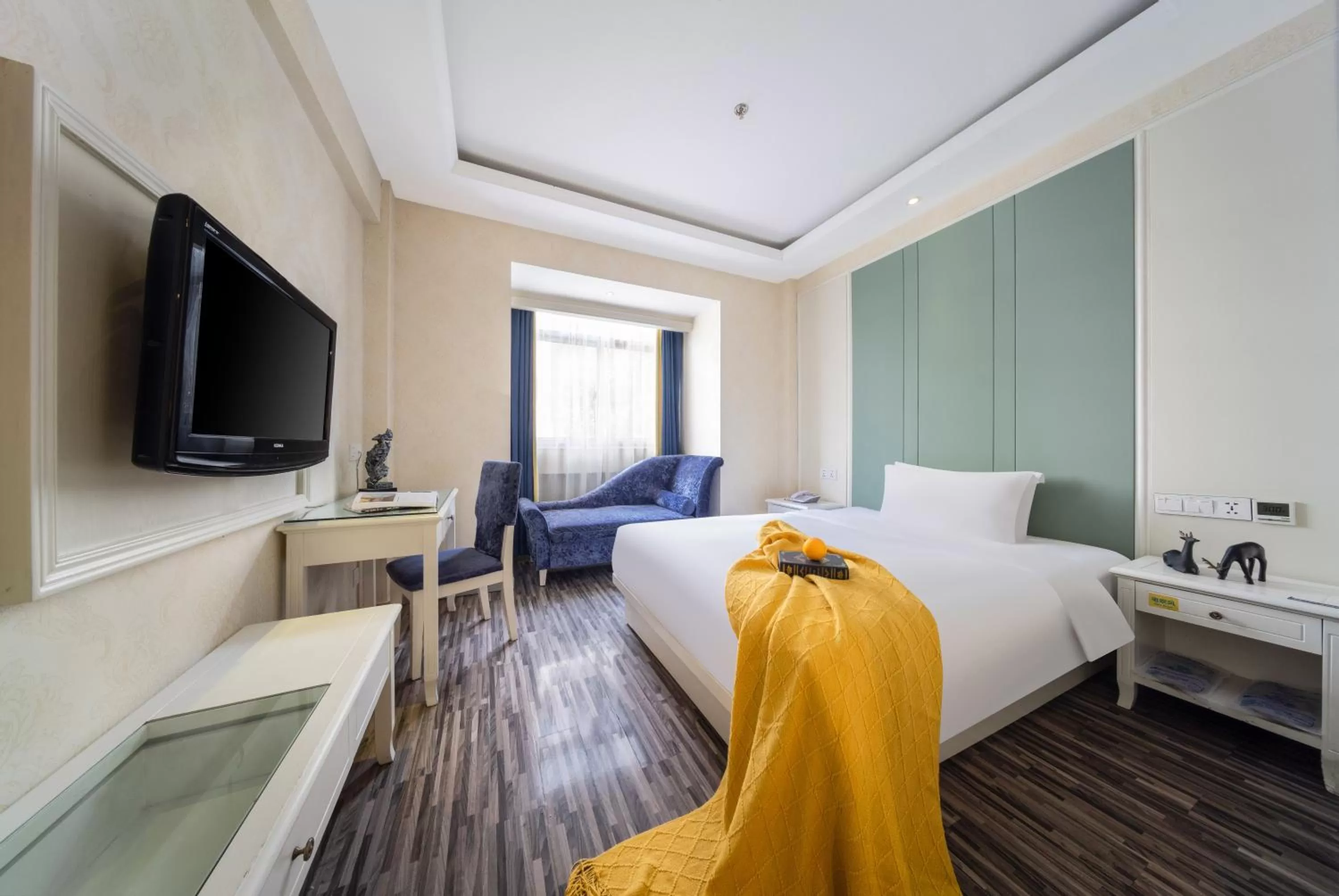 Bed in Lingshang Hotel