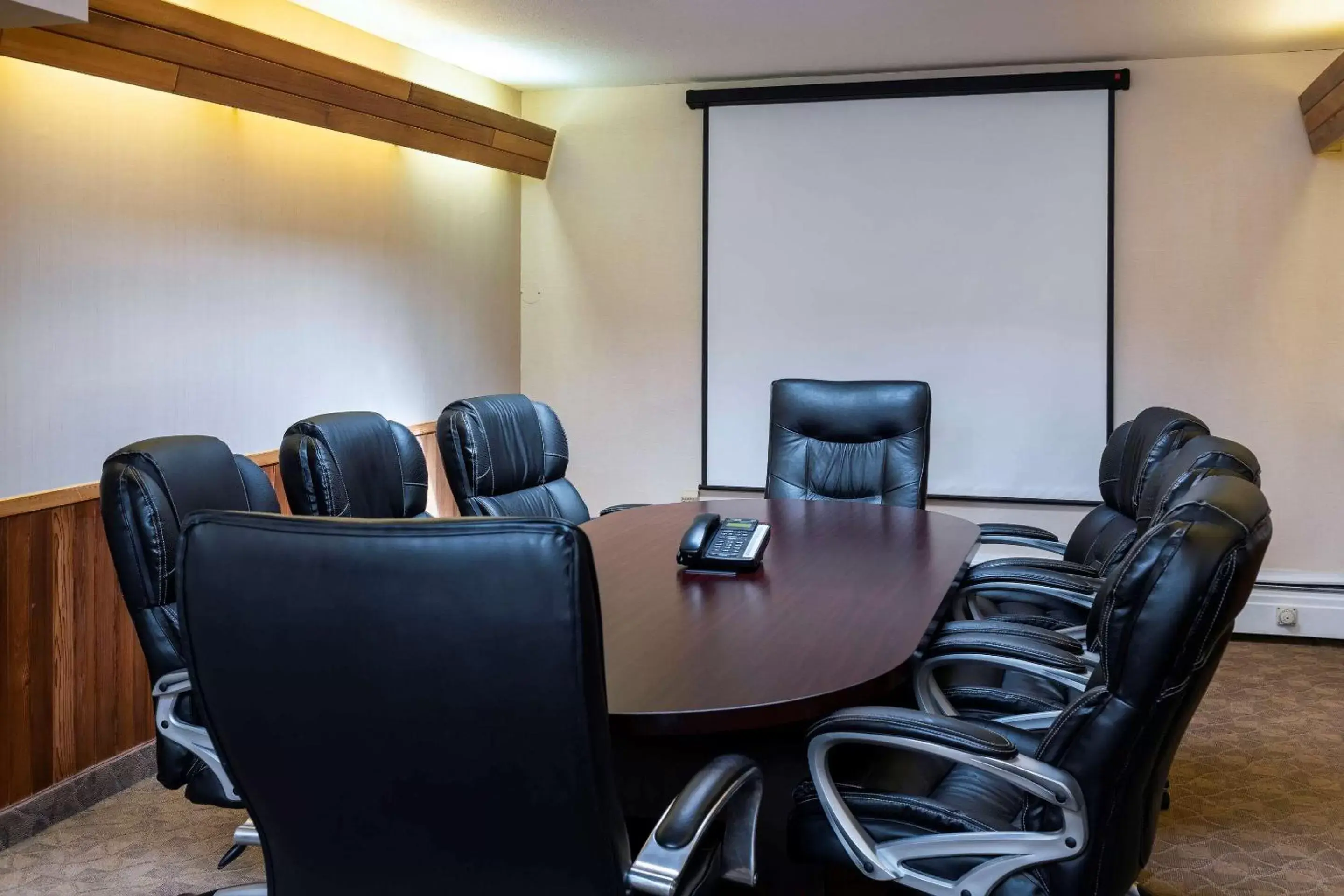 Meeting/conference room, Business Area/Conference Room in Quality Inn