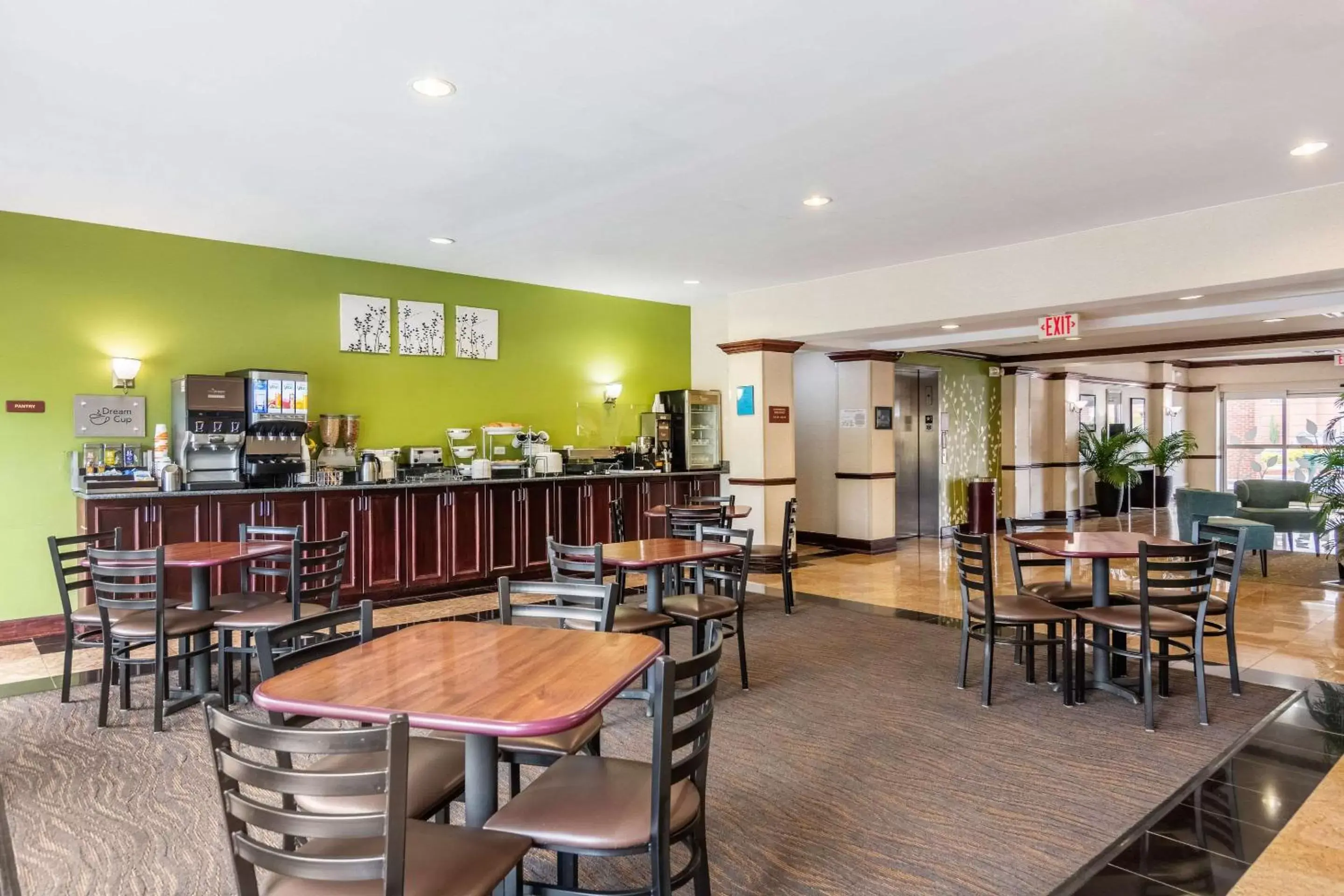 Restaurant/Places to Eat in Comfort Inn Emporia