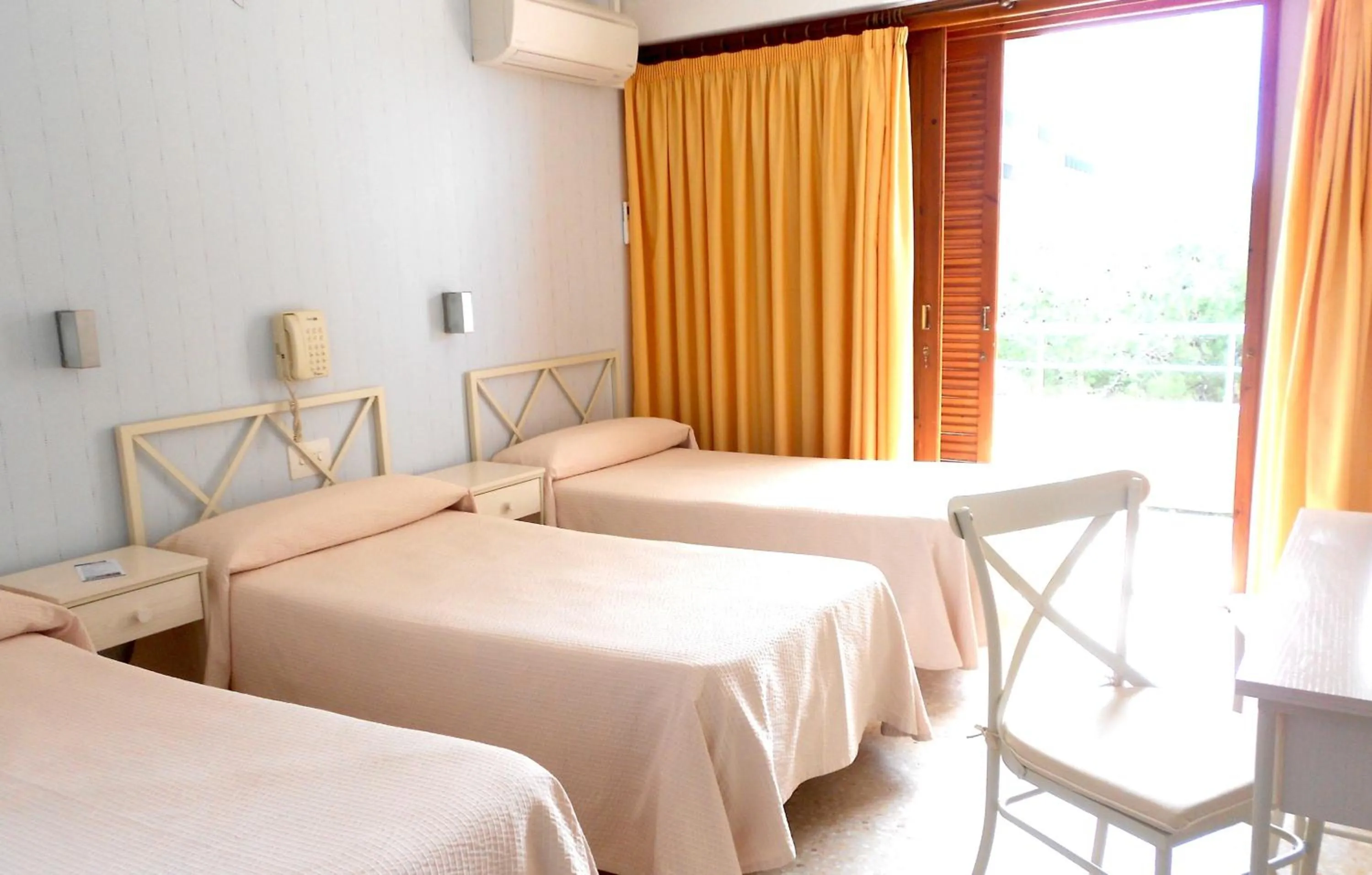 Bed in Hotel Tramontana