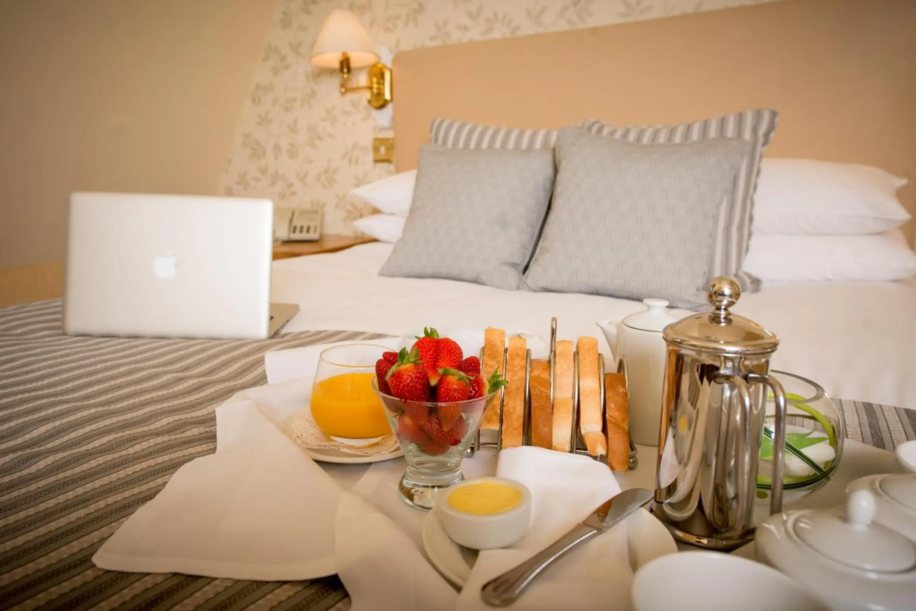 Bed in Glen-Yr-Afon House Hotel