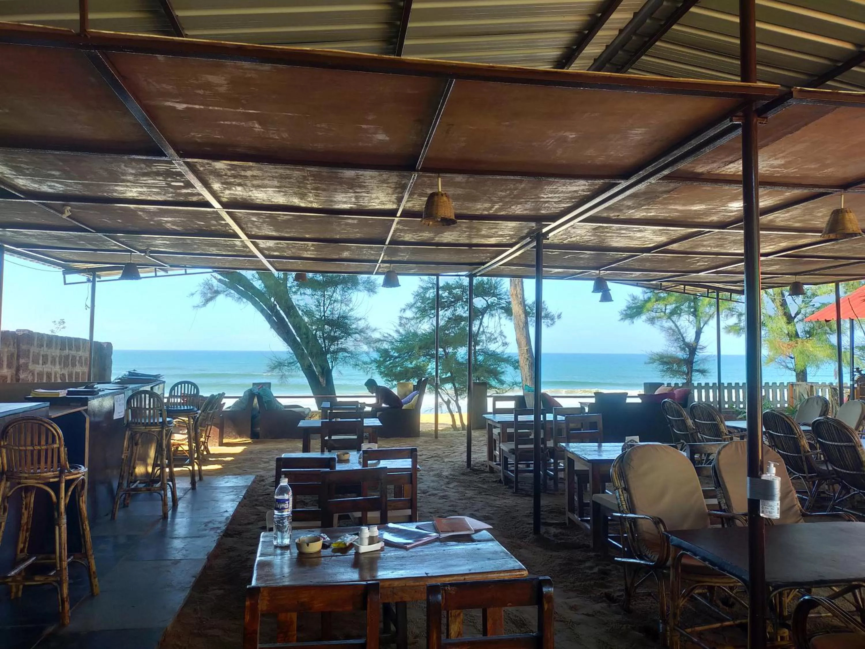 Restaurant/places to eat in Peace Garden Beach Resort