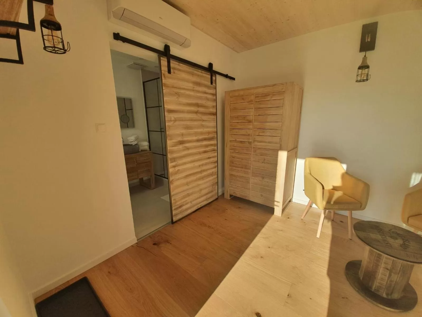 Photo of the whole room, Seating Area in Zimmerei - Landgasthaus Karlo