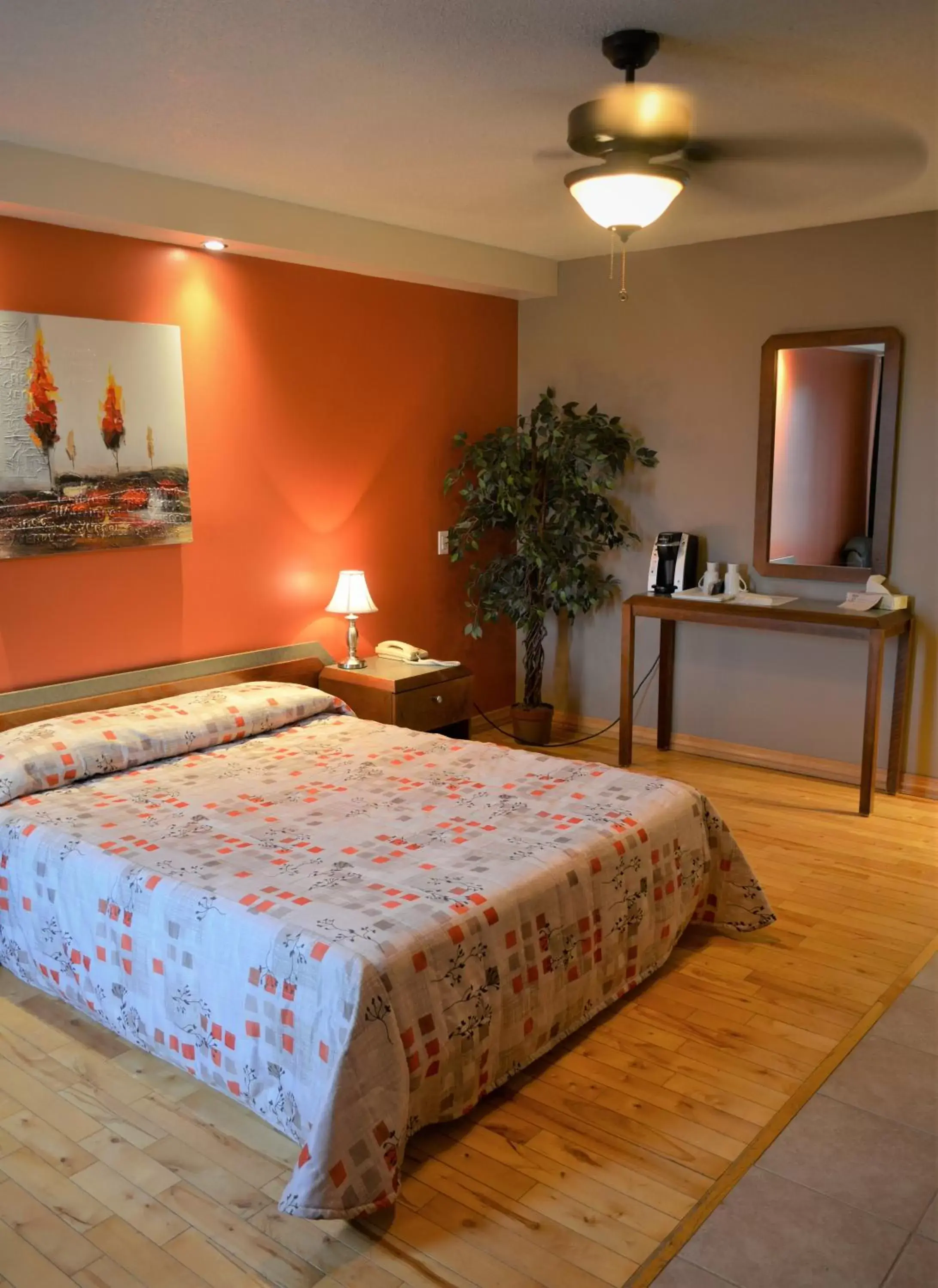 Bed, Room Photo in Motel Quatre Saisons