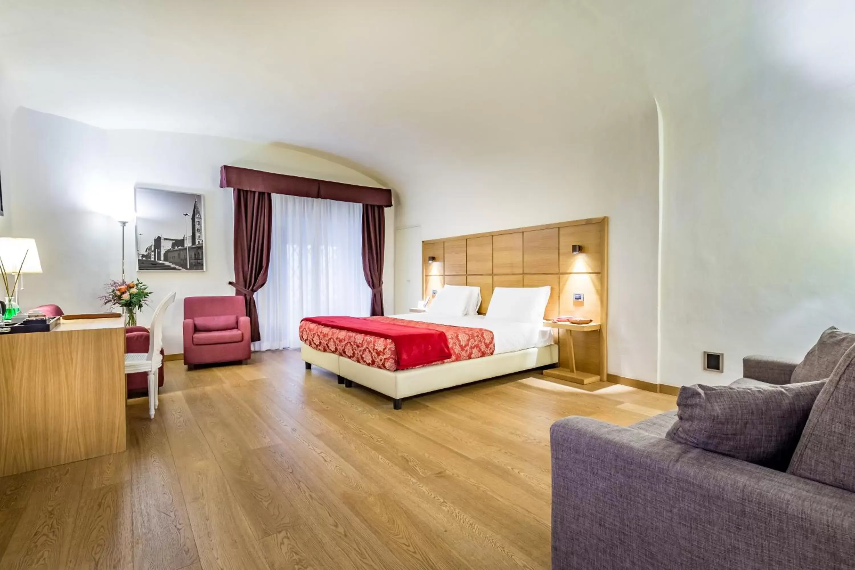Photo of the whole room in Hotel La Scaletta al Ponte Vecchio