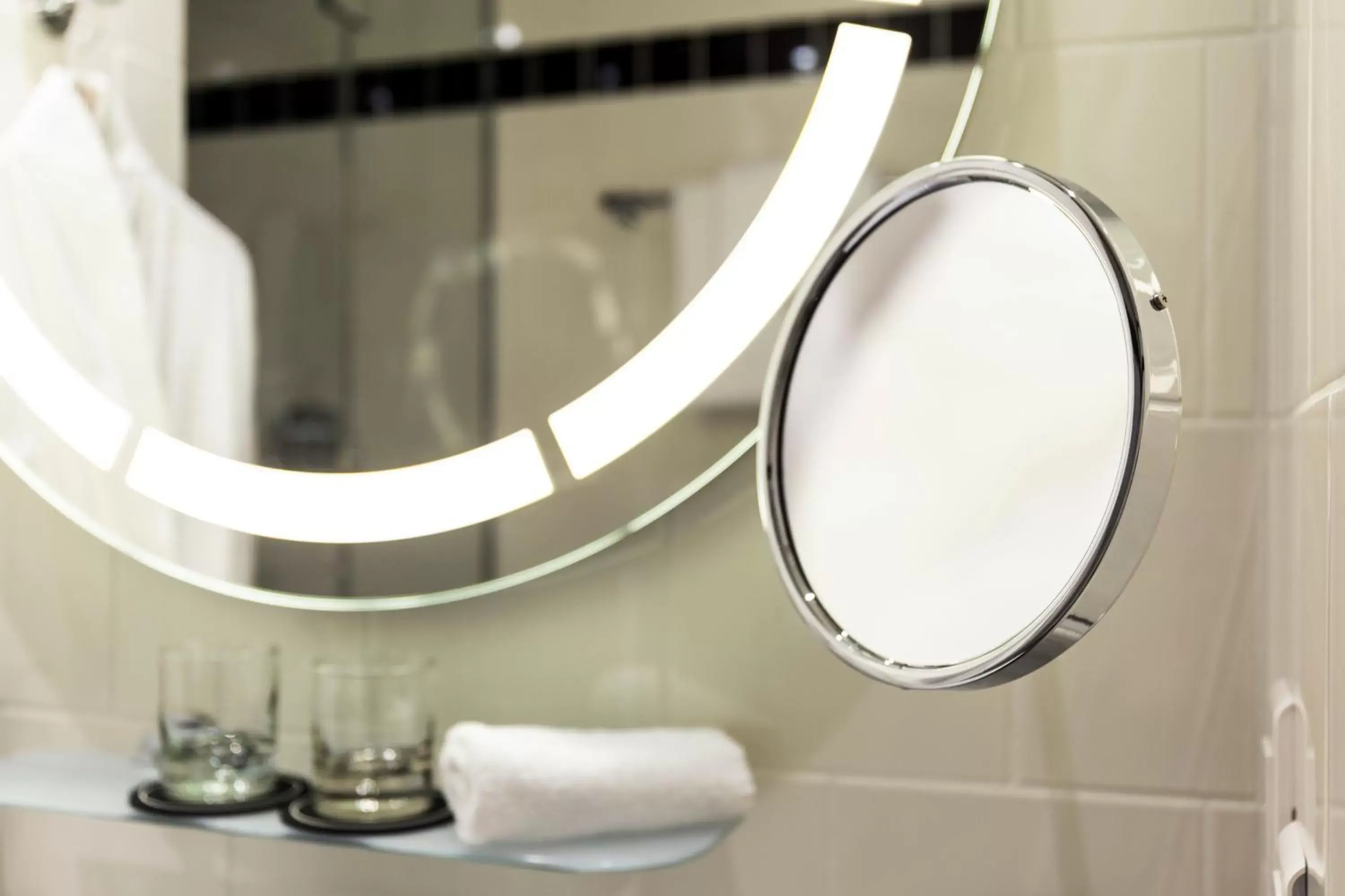 Bathroom in Hotel Carlton Lyon - MGallery Hotel Collection