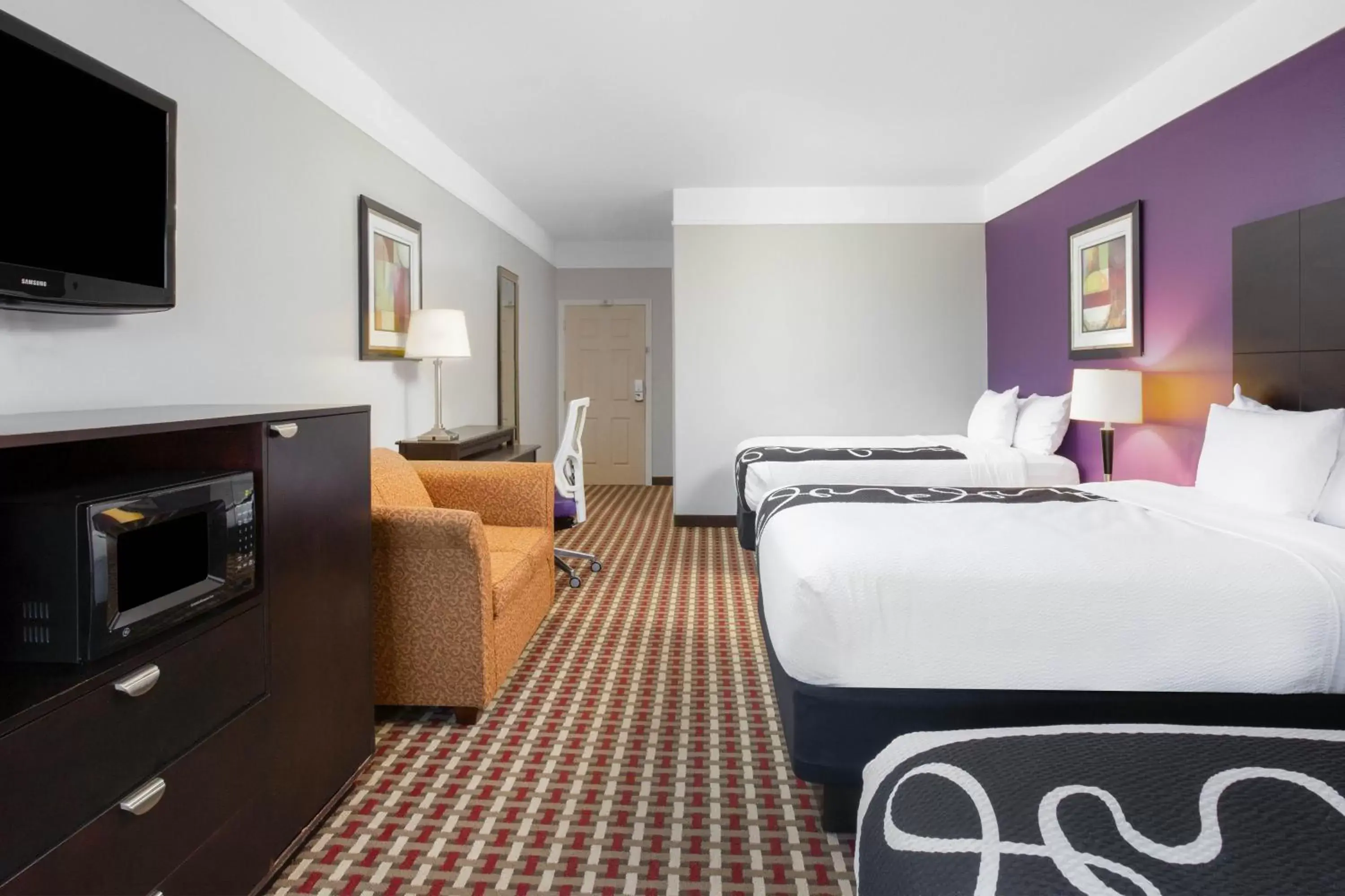 Communal lounge/ TV room, Bed in La Quinta Inn Suites by Wyndham Raymondville Harlingen