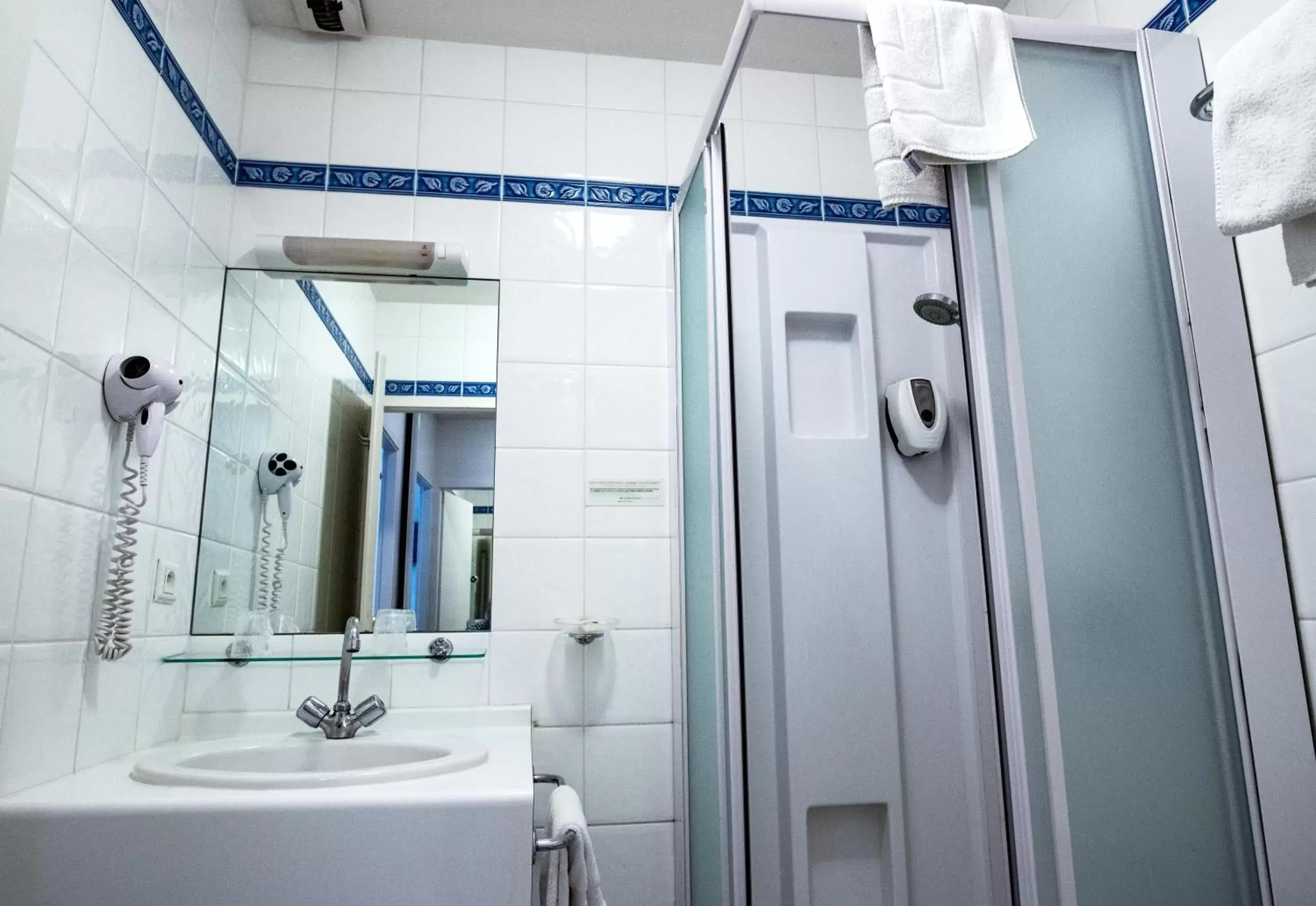 Bathroom in HOTEL DE LA TOUR