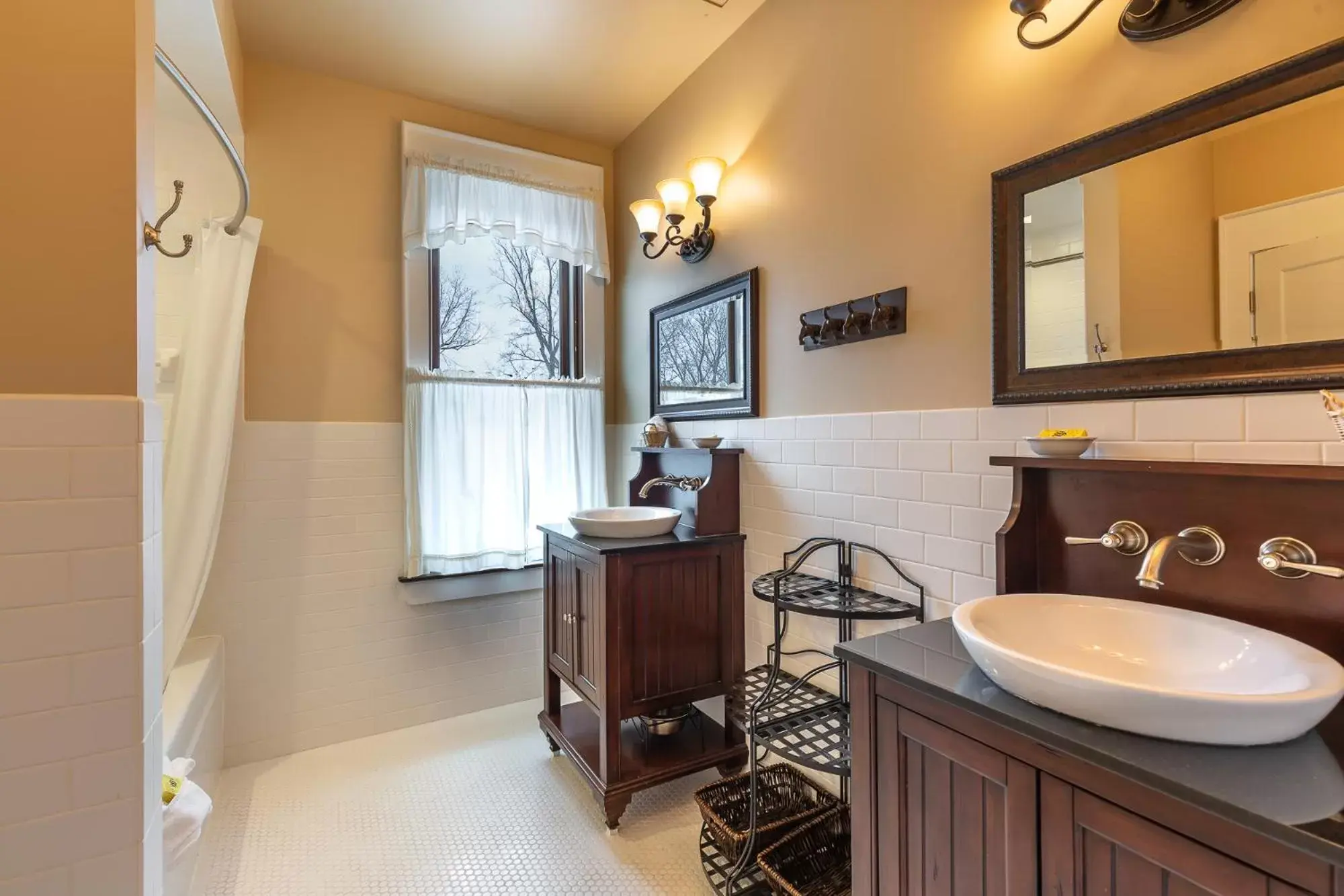 Bathroom in Steele Mansion Inn & Gathering Hub