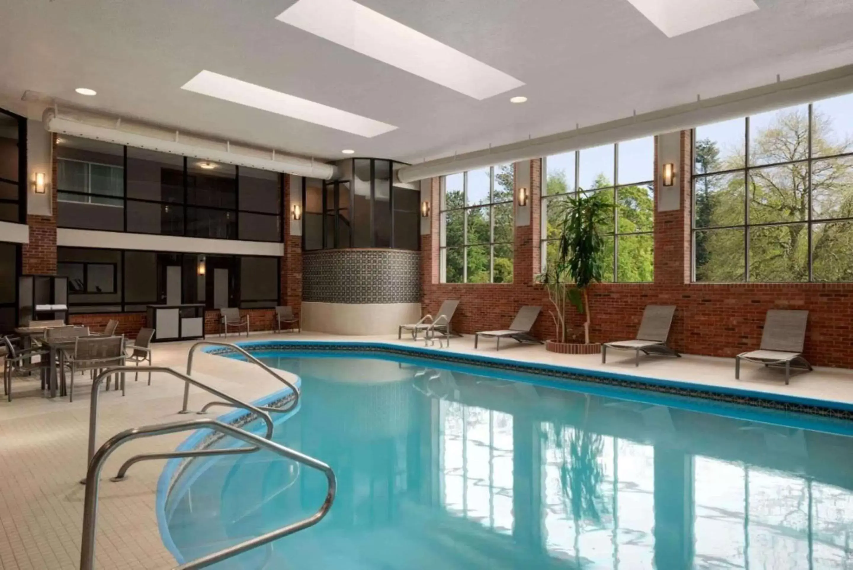 Swimming Pool in The Clover Hotel