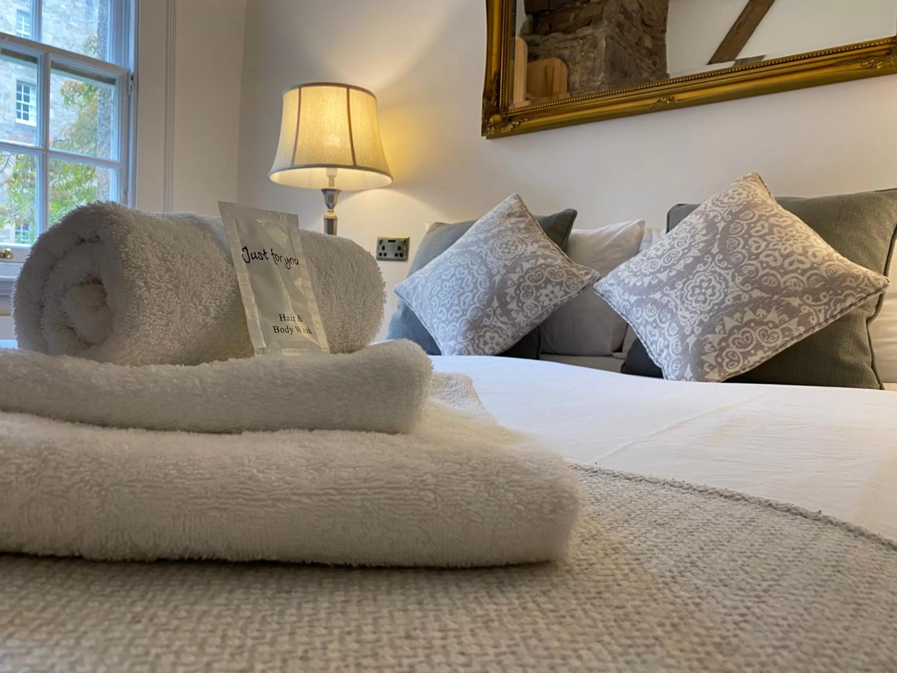 Bed in Royal Mile Balconies by the Castle