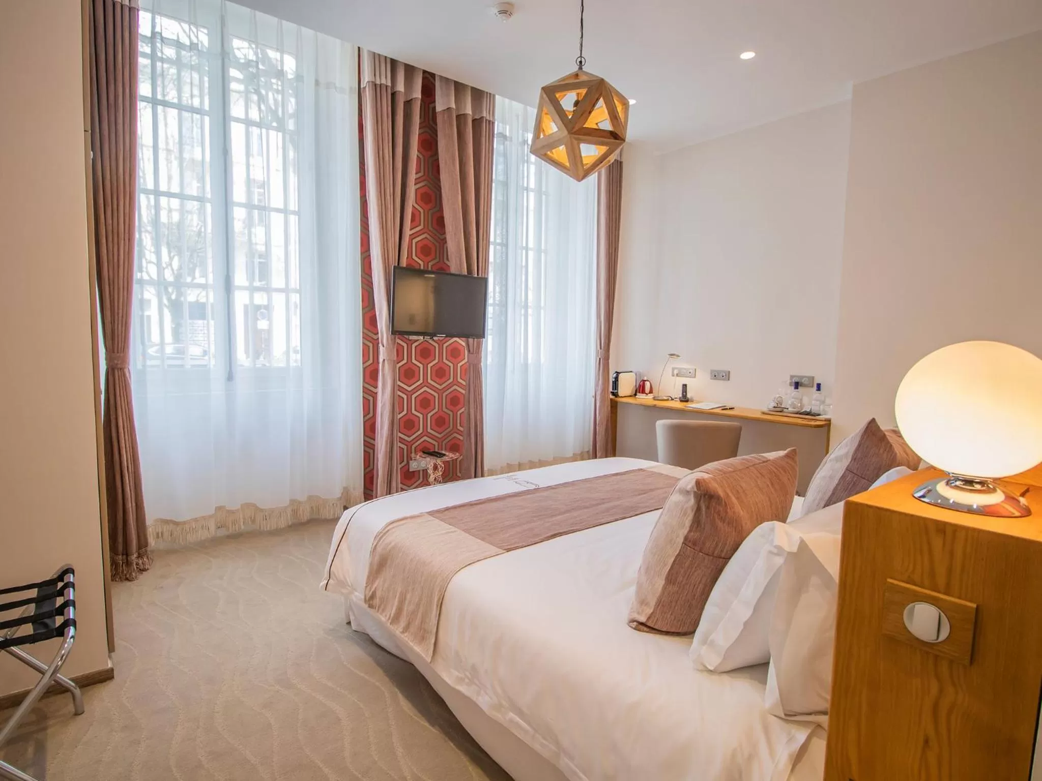 Photo of the whole room, Bed in Hotel des Quinconces Bordeaux Centre