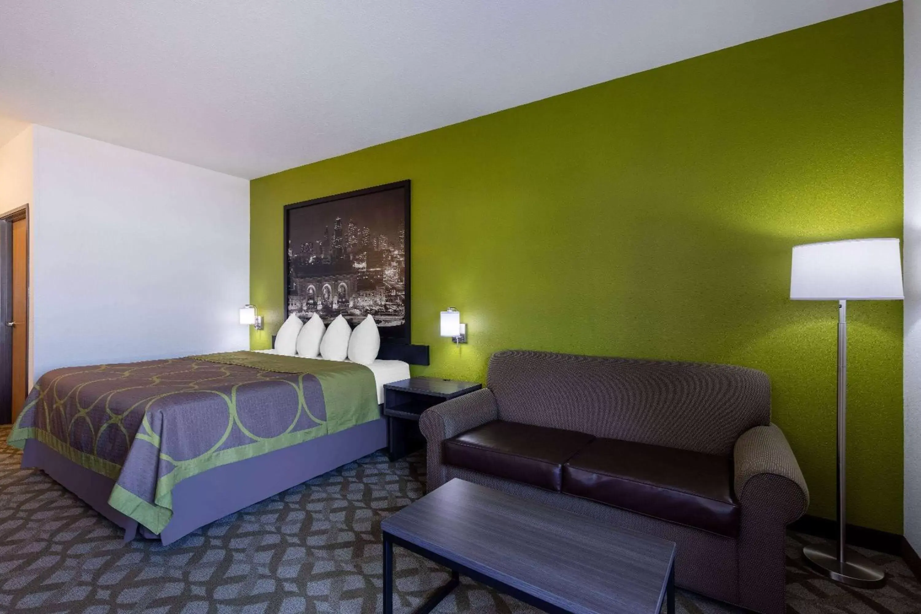 Photo of the whole room, Bed in Super 8 by Wyndham De Soto