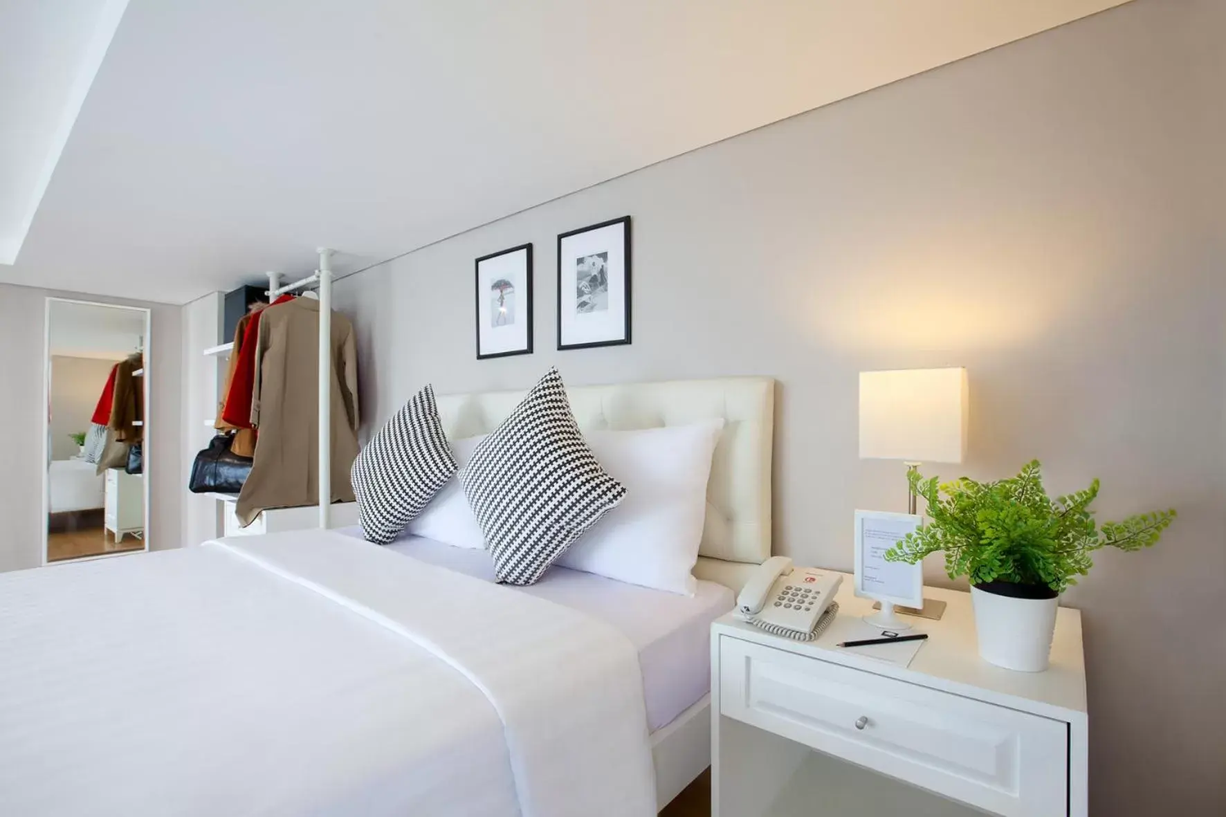 Bedroom, Bed in White Tree Residence Bedroom, Bed in White Tree Residence