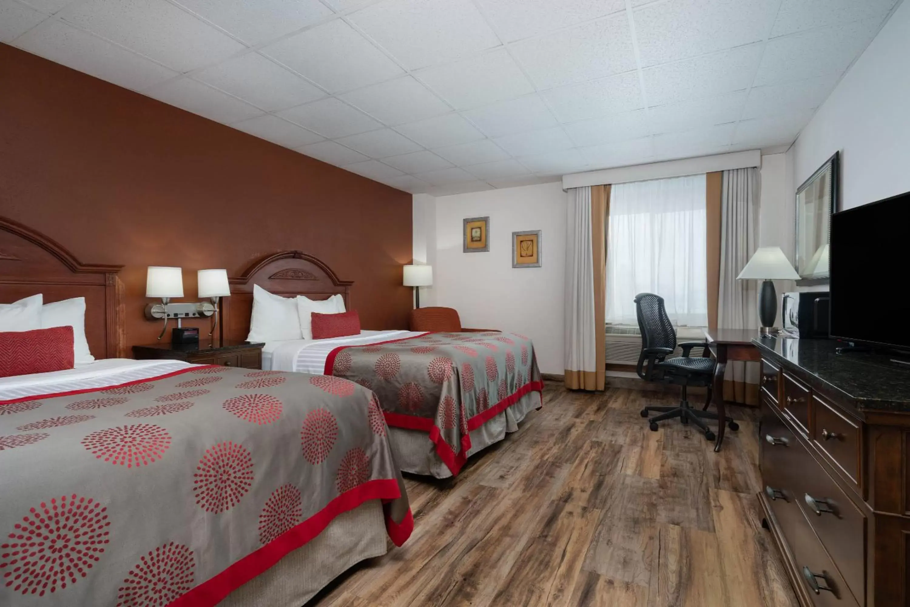 Double Room with Two Double Beds - Non-Smoking in Ramada by Wyndham Albert Lea Double Room with Two Double Beds - Non-Smoking in Ramada by Wyndham Albert Lea