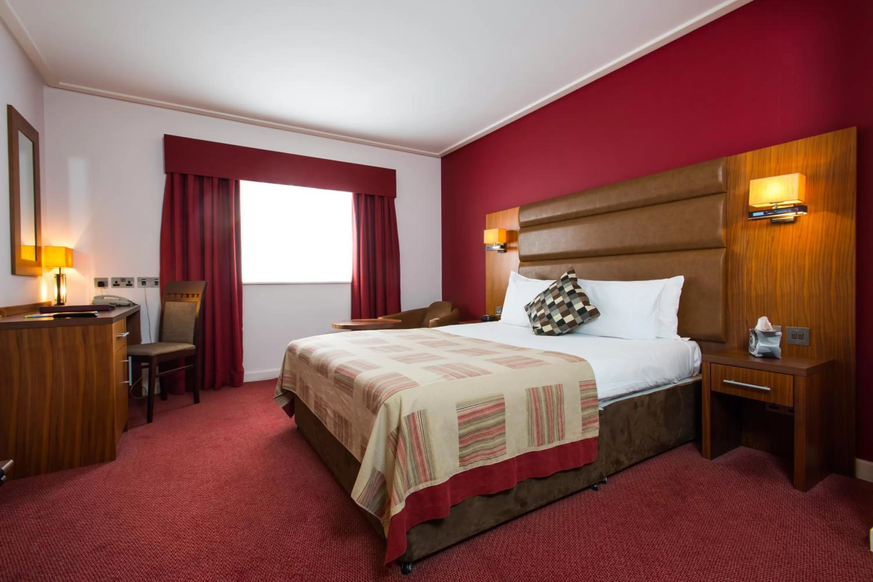 Photo of the whole room, Bed in Mercure Newbury West Grange Hotel