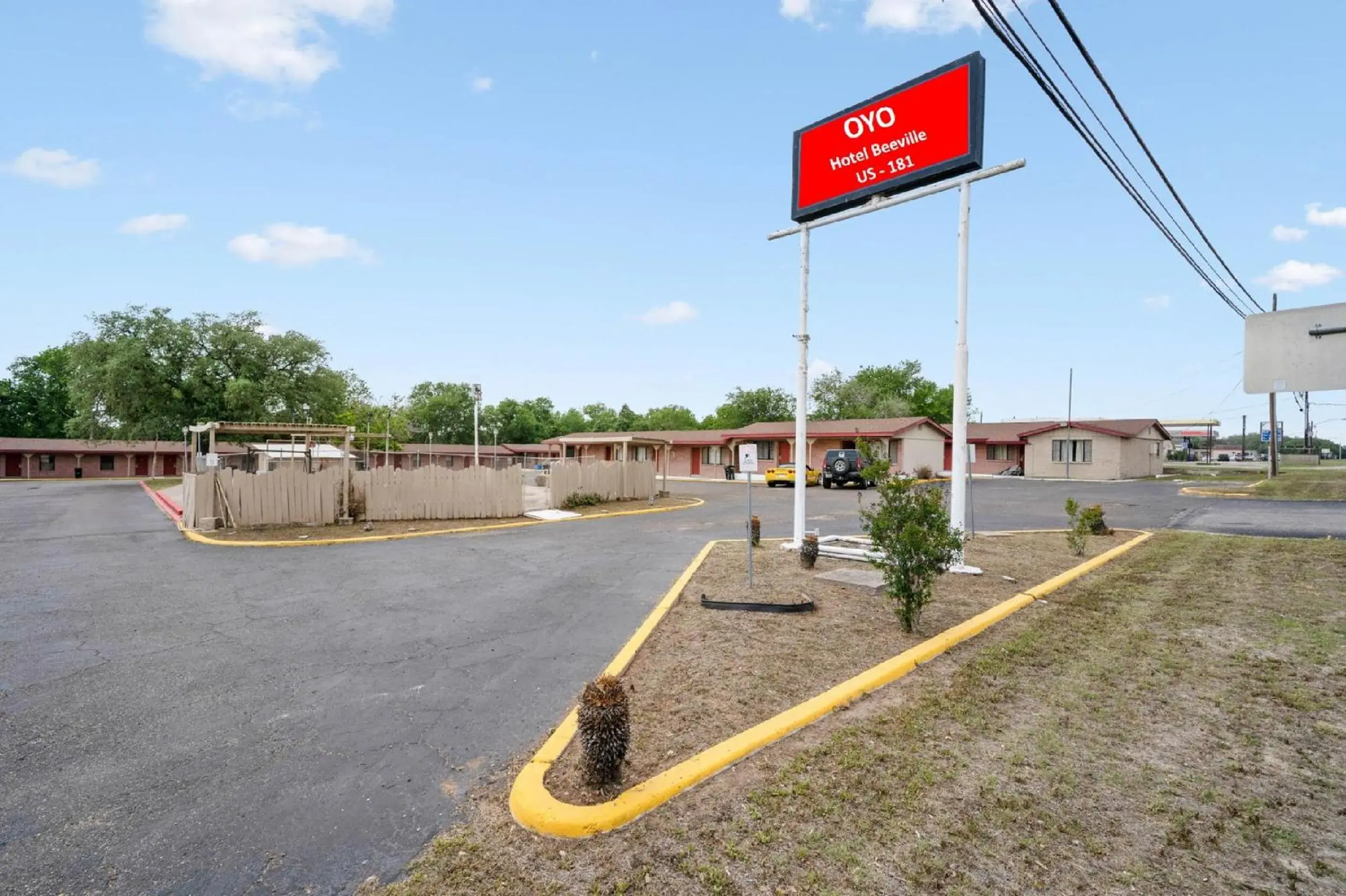 Facade/entrance in OYO Hotel Beeville - US 181