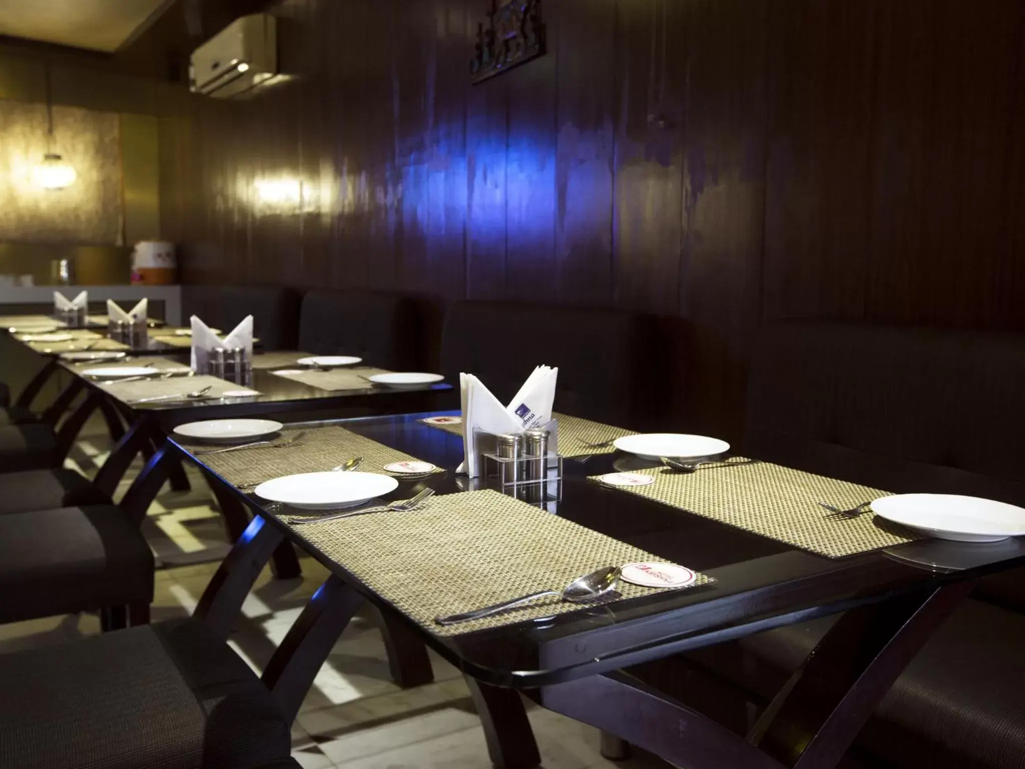 Restaurant/Places to Eat in Hotel Krishna - By RCG Hotels