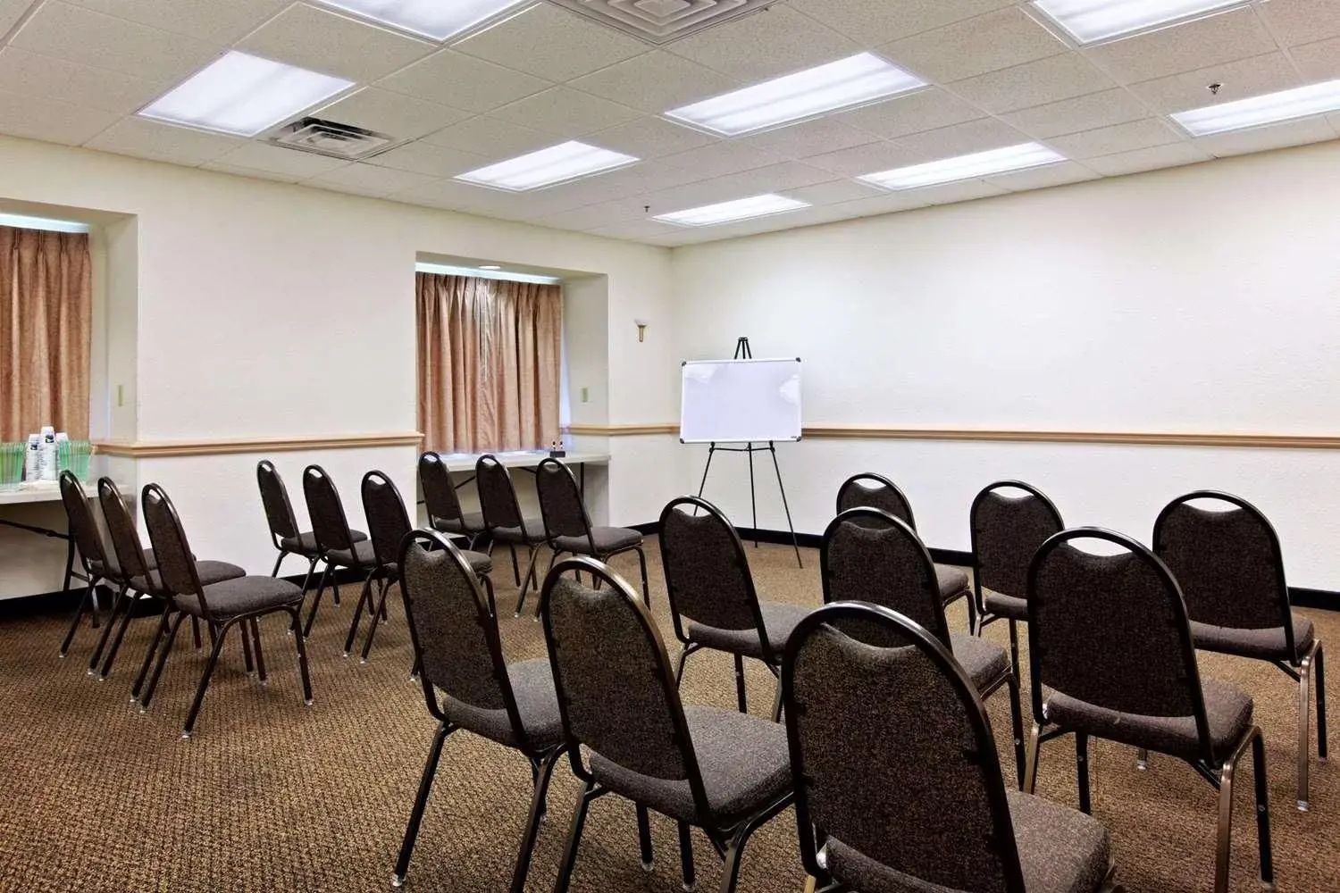 Meeting/conference room in Microtel Inn & Suites by Wyndham - Timmins