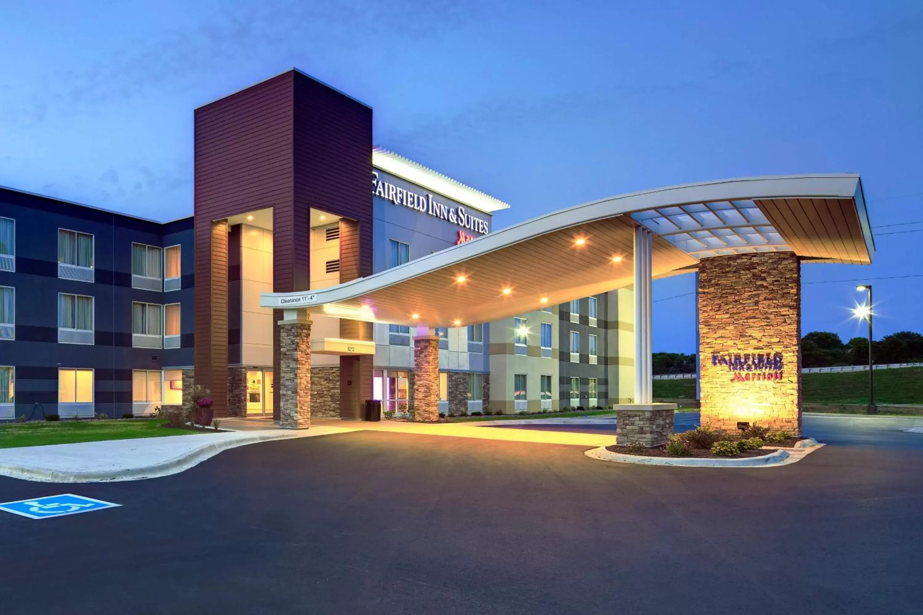 Property Building in Fairfield Inn & Suites by Marriott Madison West/Middleton