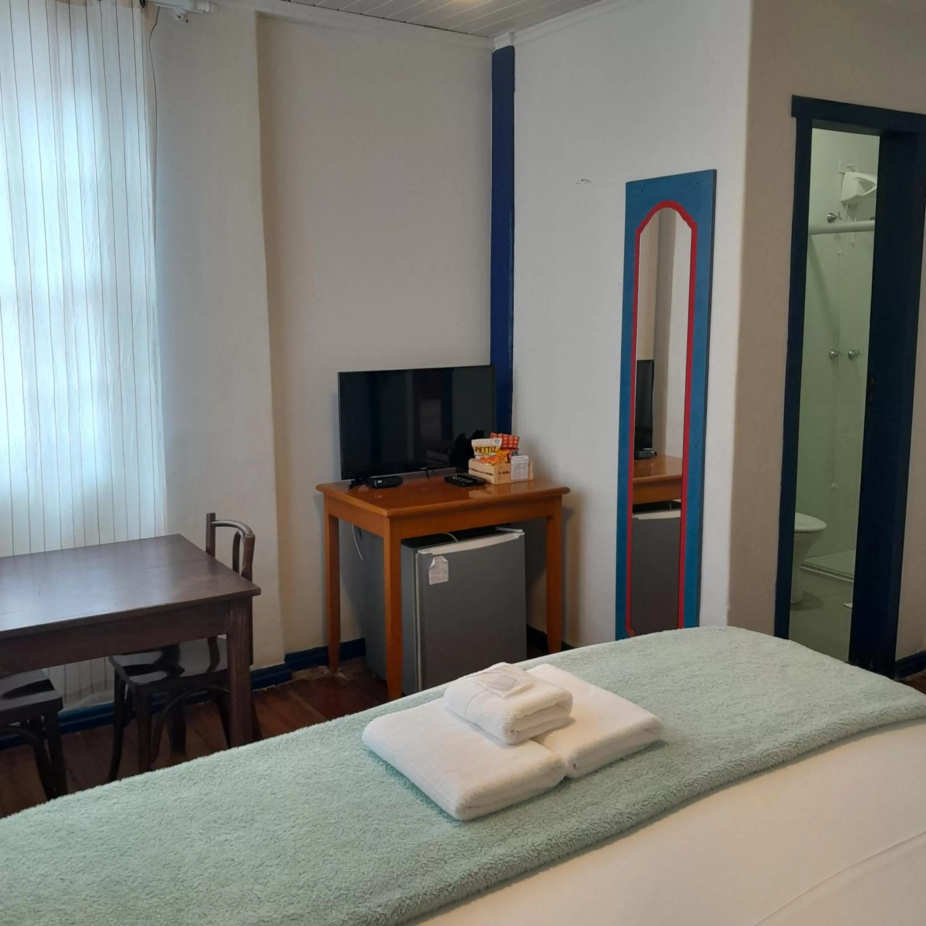 Bed, TV/Entertainment Center in Hotel Barroco Mineiro