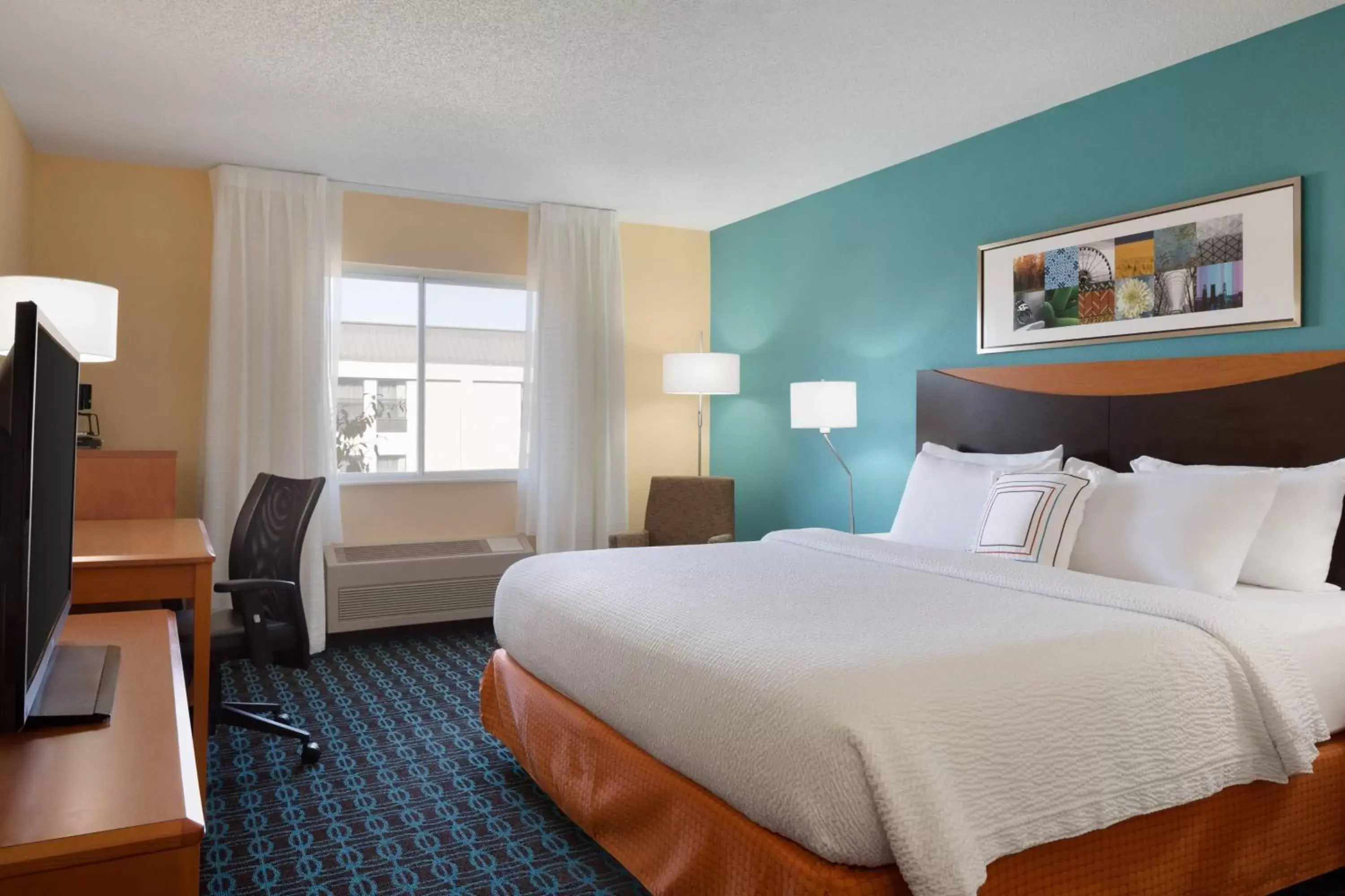 Photo of the whole room, Bed in Fairfield Inn & Suites Youngstown Boardman Poland