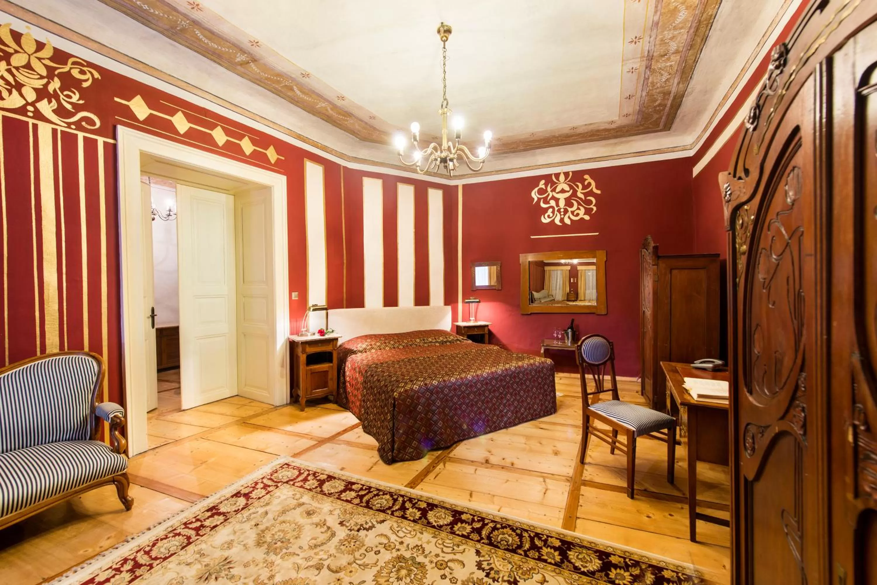 Photo of the whole room in Chateau GrandCastle